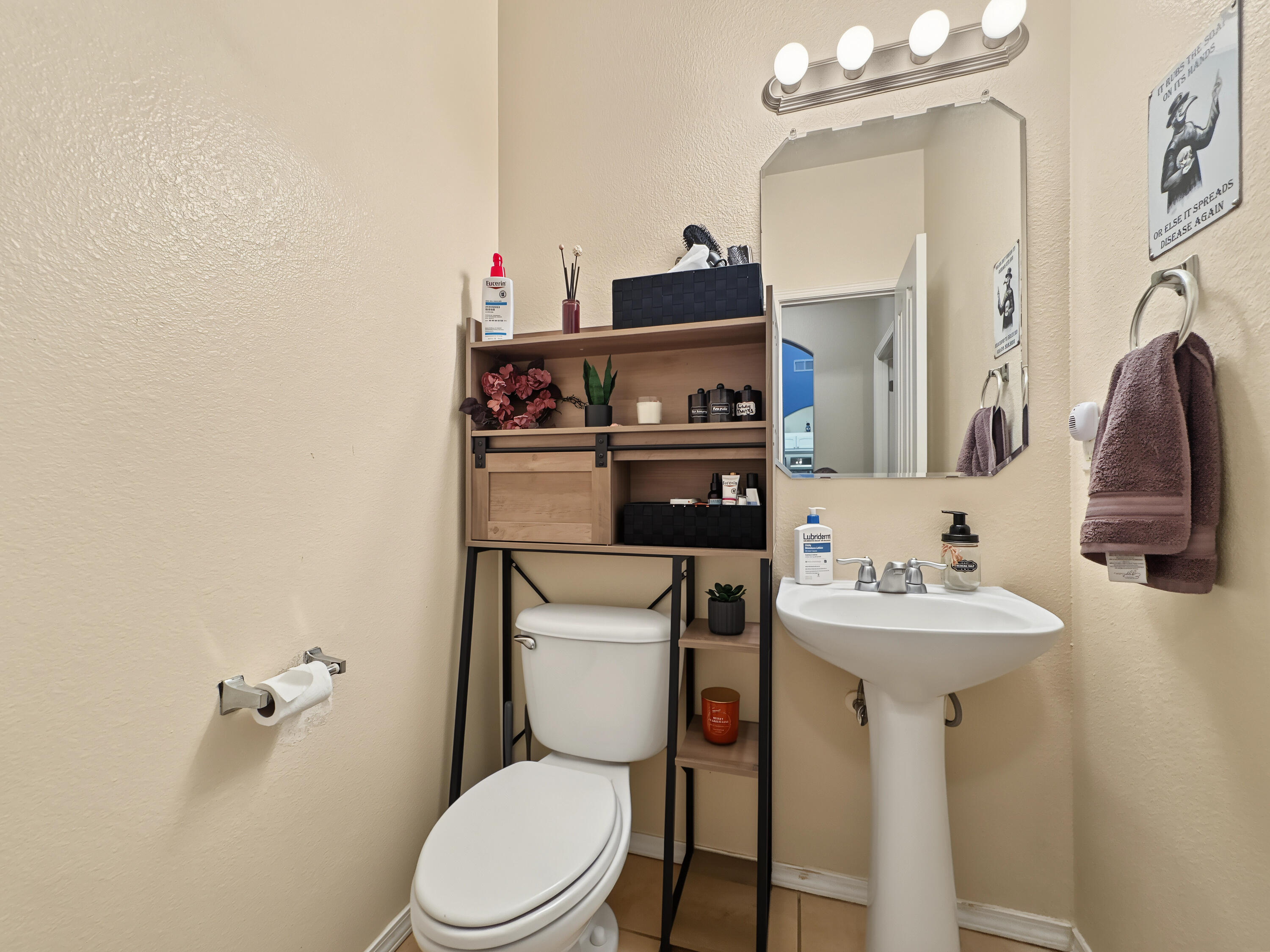 Photo 4 — 905 Molten Place NW