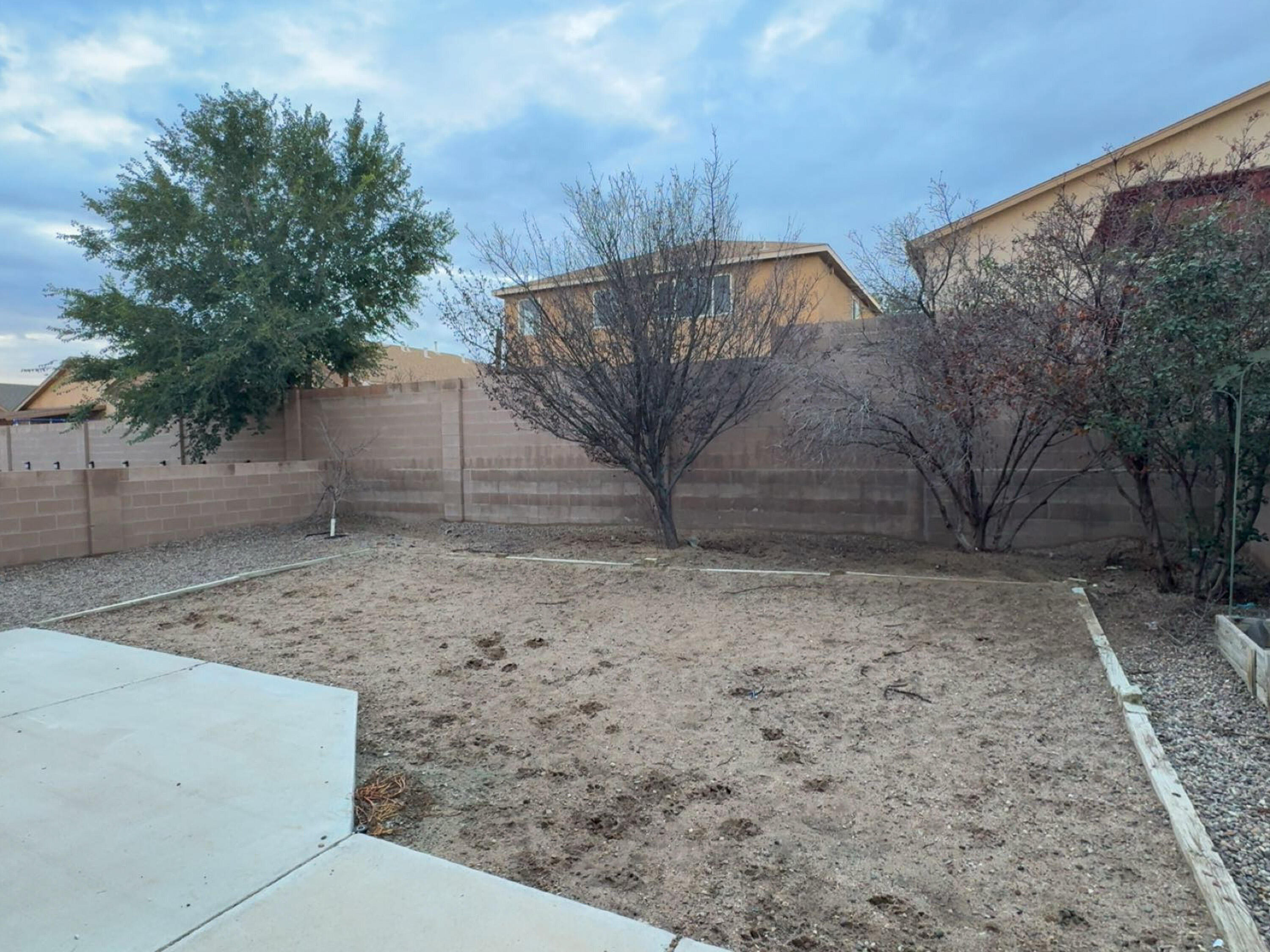 Photo 3 — 905 Molten Place NW