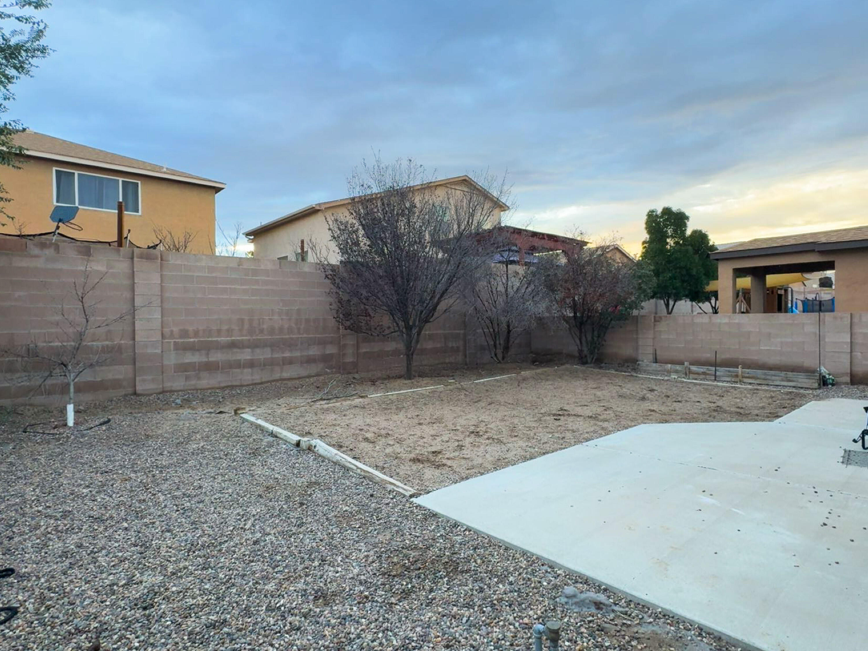 Photo 2 — 905 Molten Place NW