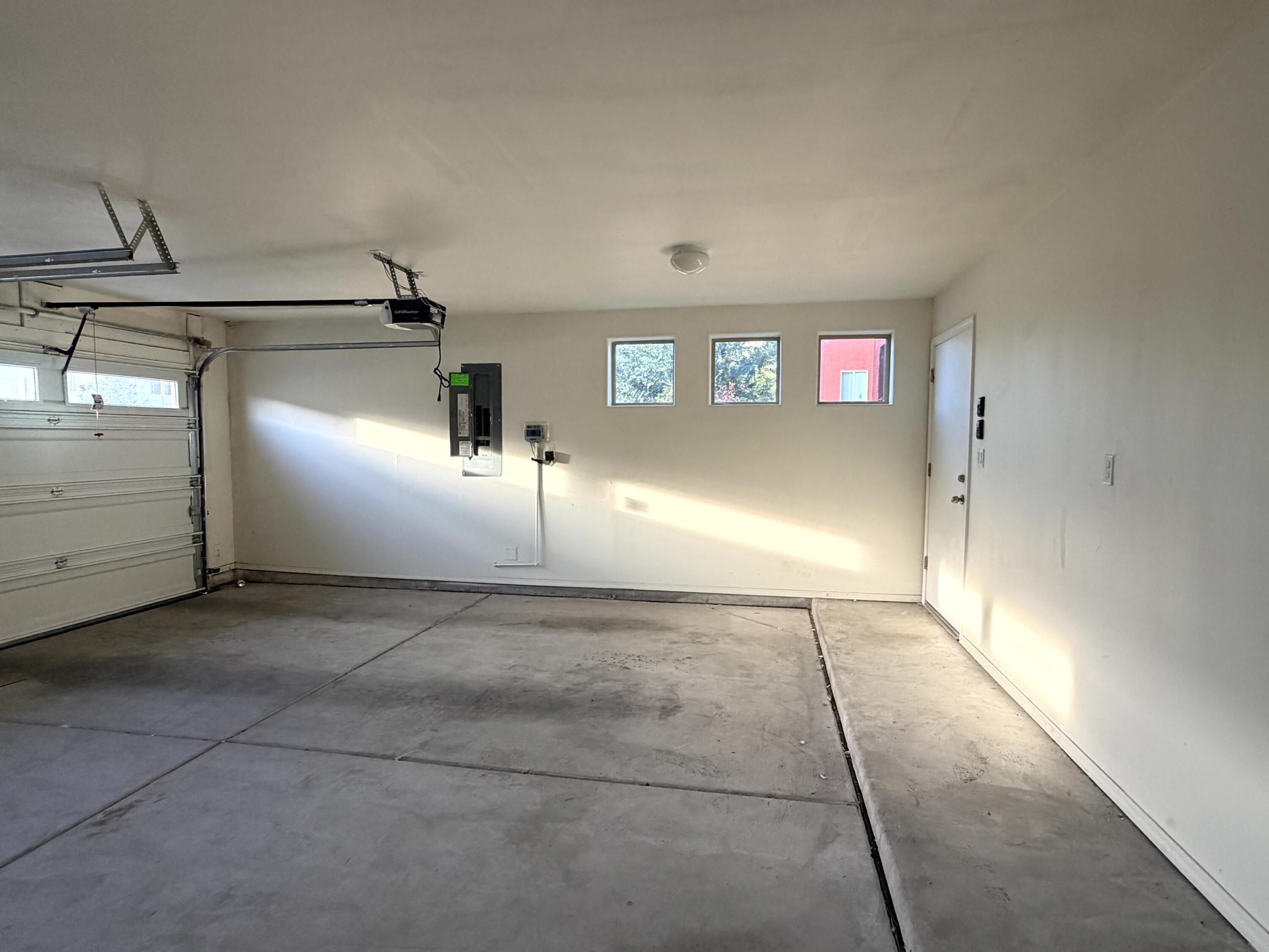 Photo 8 — 1600 Borrego Drive SE