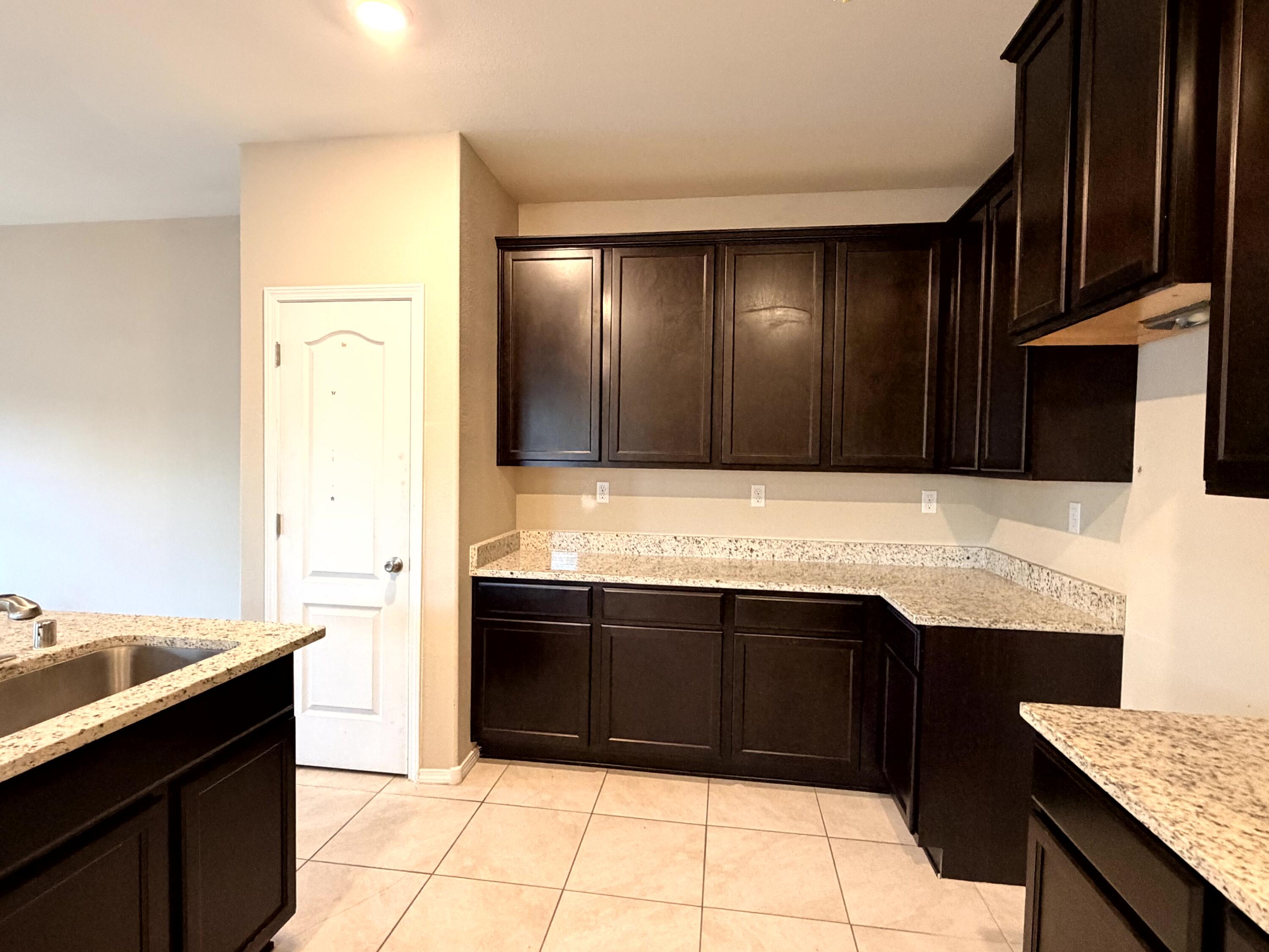 Photo 17 — 1600 Borrego Drive SE