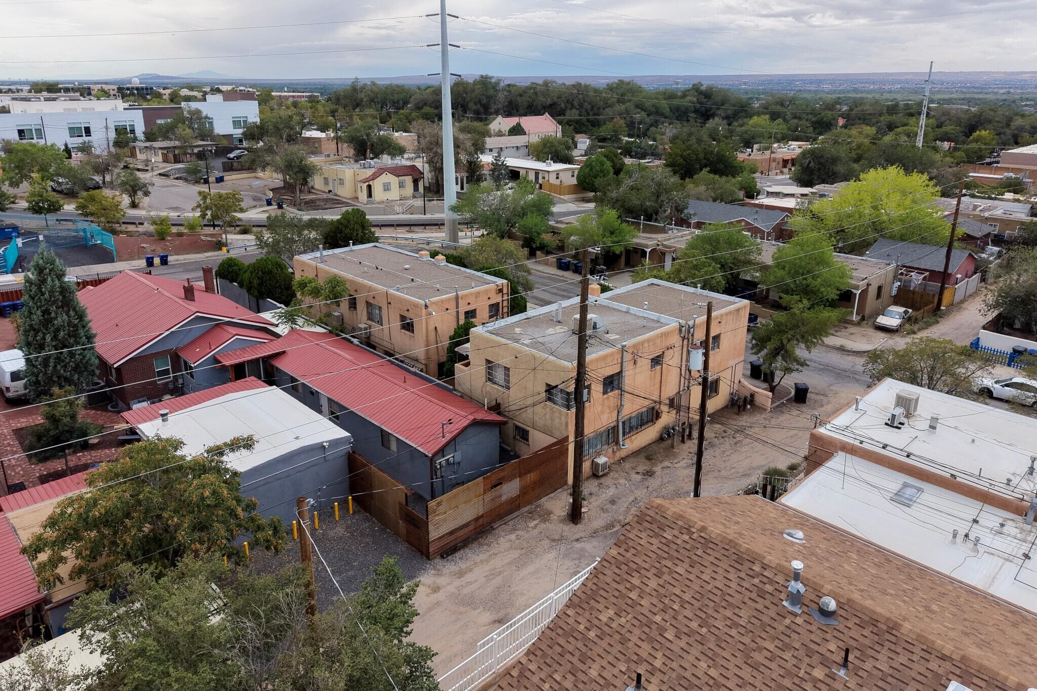 Photo 4 — 414 Pine Street SE