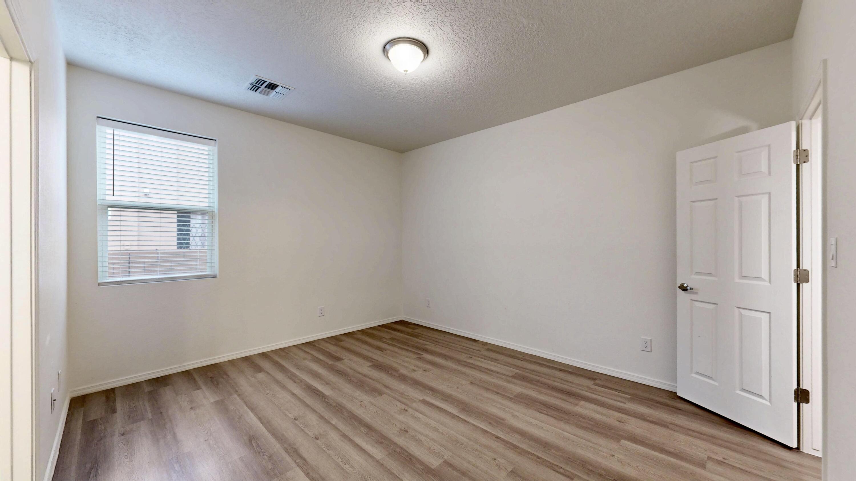 Photo 7 — 267 San Clemente Avenue NW