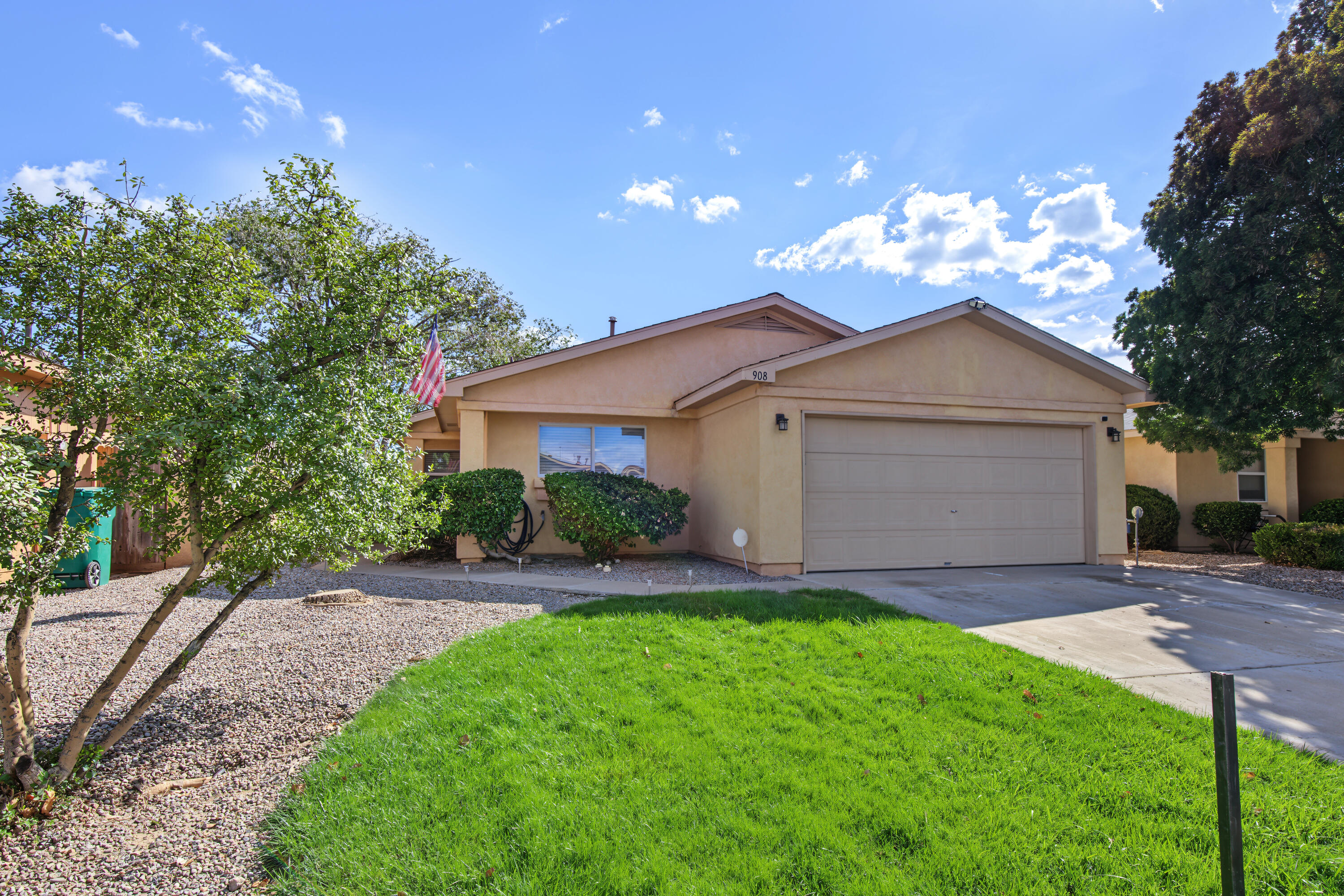Photo 2 — 908 Somerset Meadows Drive NE