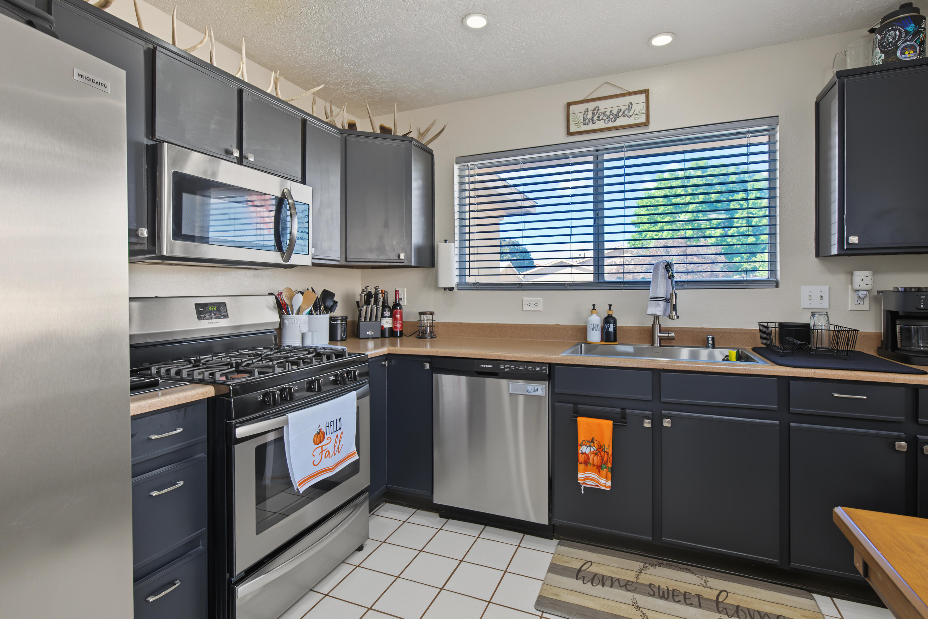 Photo 8 — 908 Somerset Meadows Drive NE