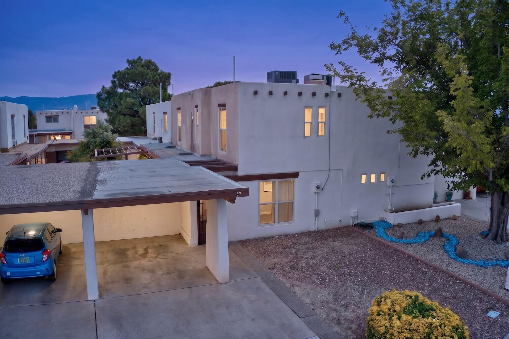 37 Calle Arroyo Seco NW, Albuquerque, NM 87120