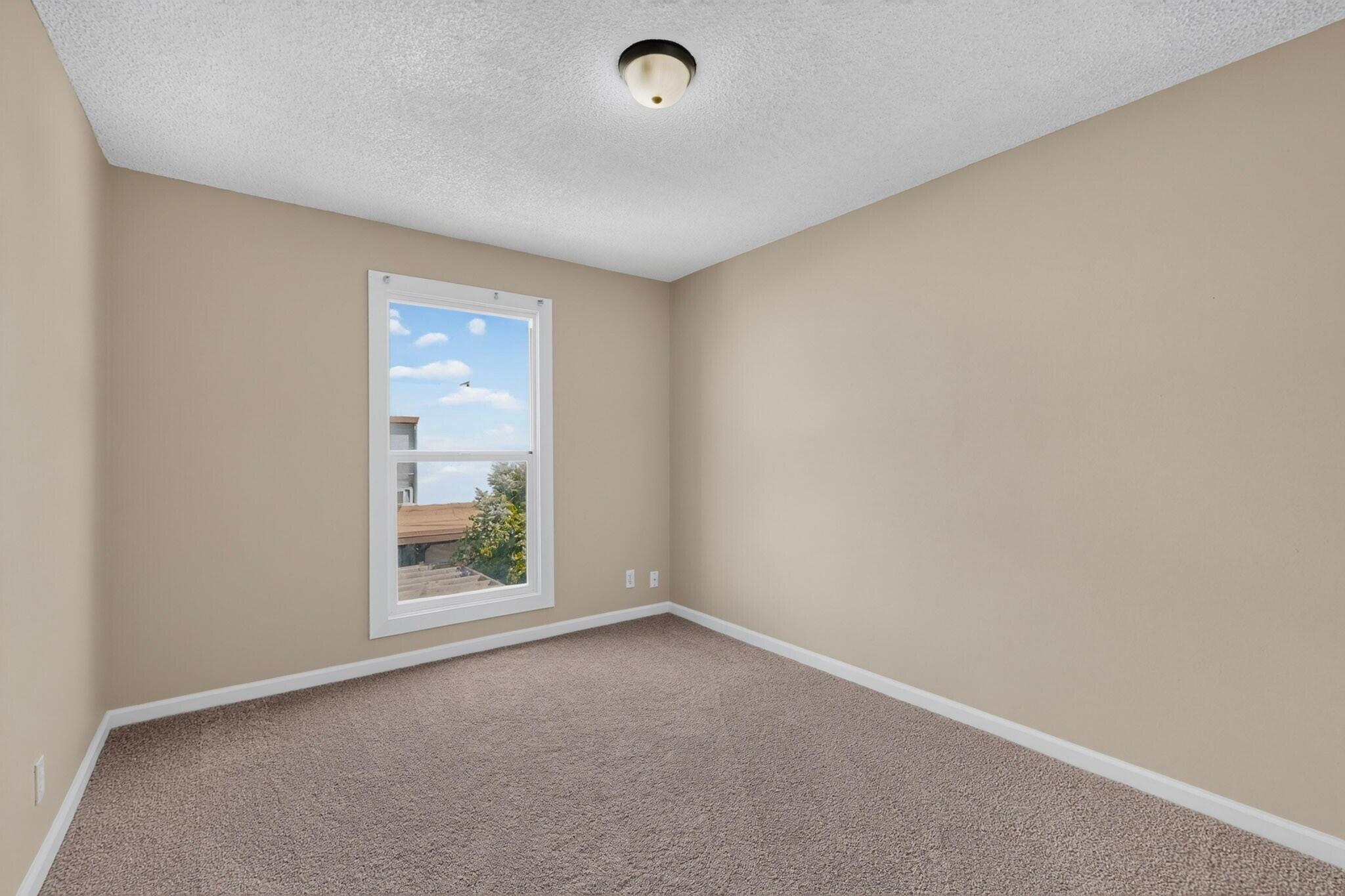 Photo 2 — 37 Calle Arroyo Seco NW