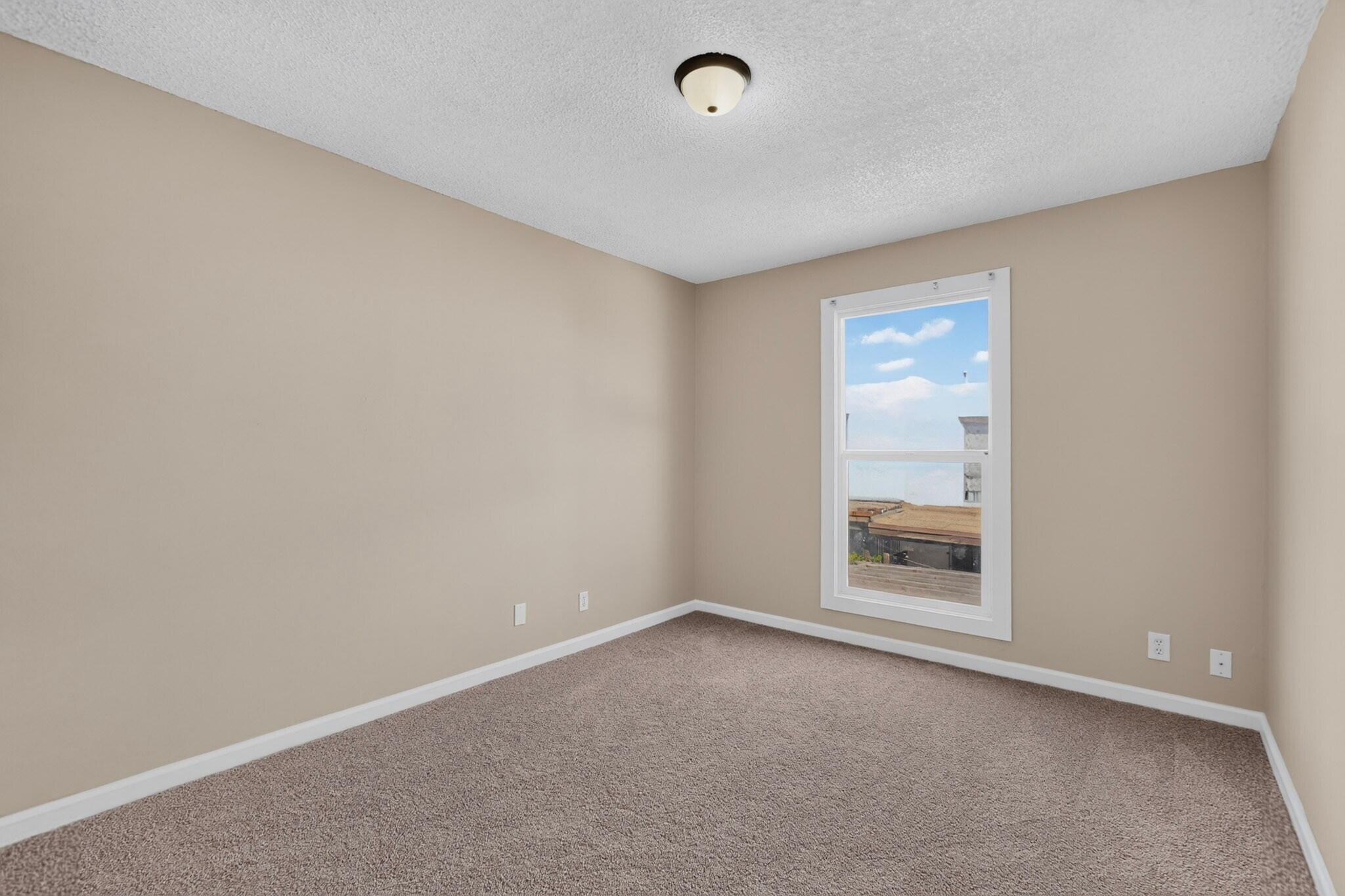 Photo 3 — 37 Calle Arroyo Seco NW