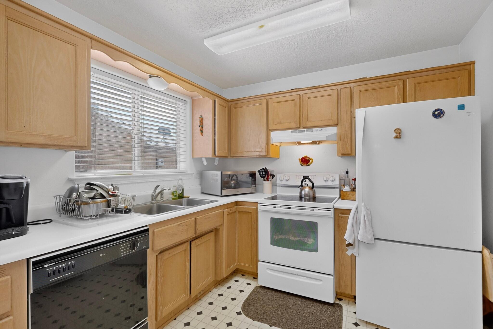 Photo 15 — 928 Lee Trevino Boulevard