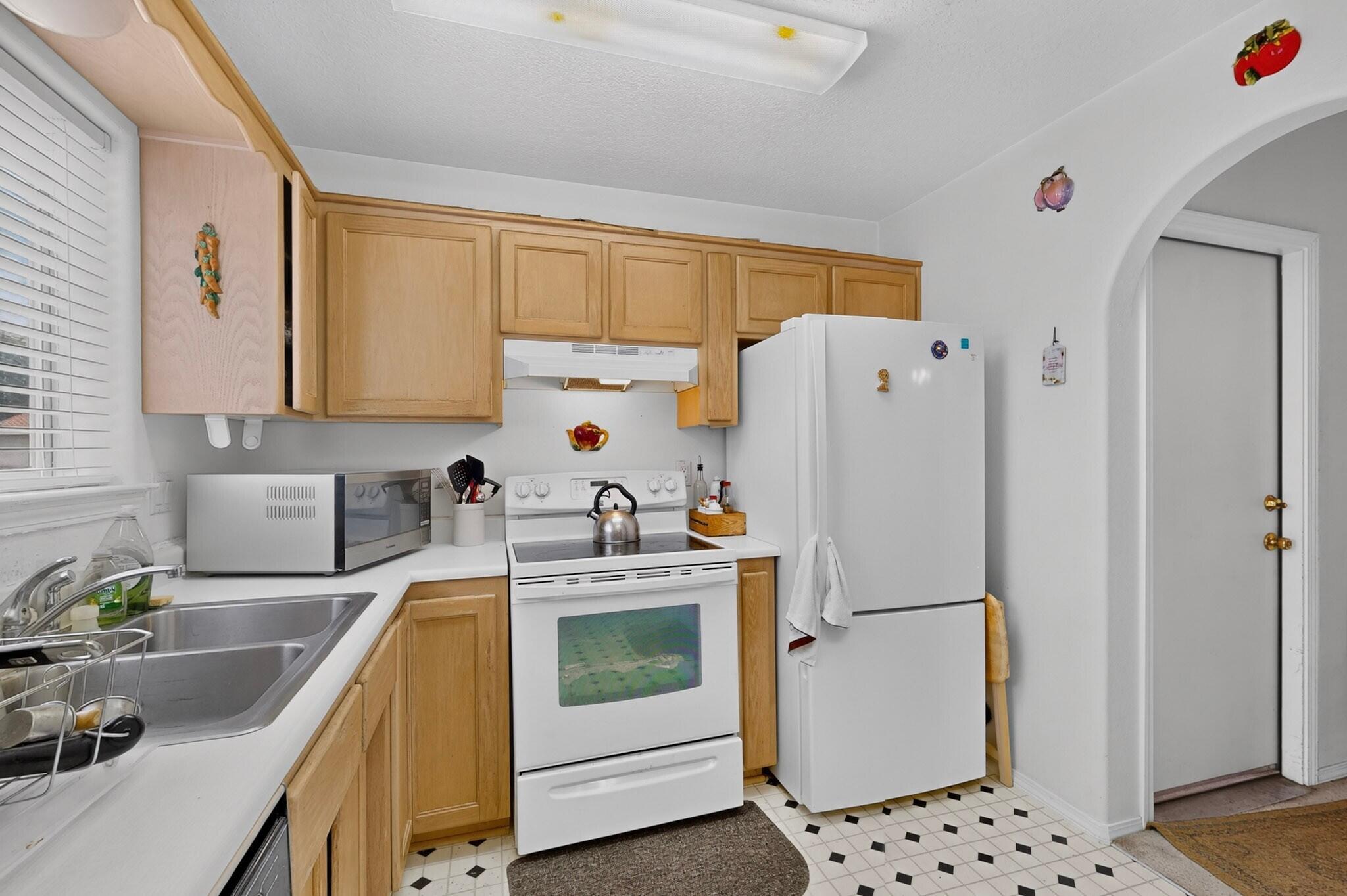 Photo 17 — 928 Lee Trevino Boulevard
