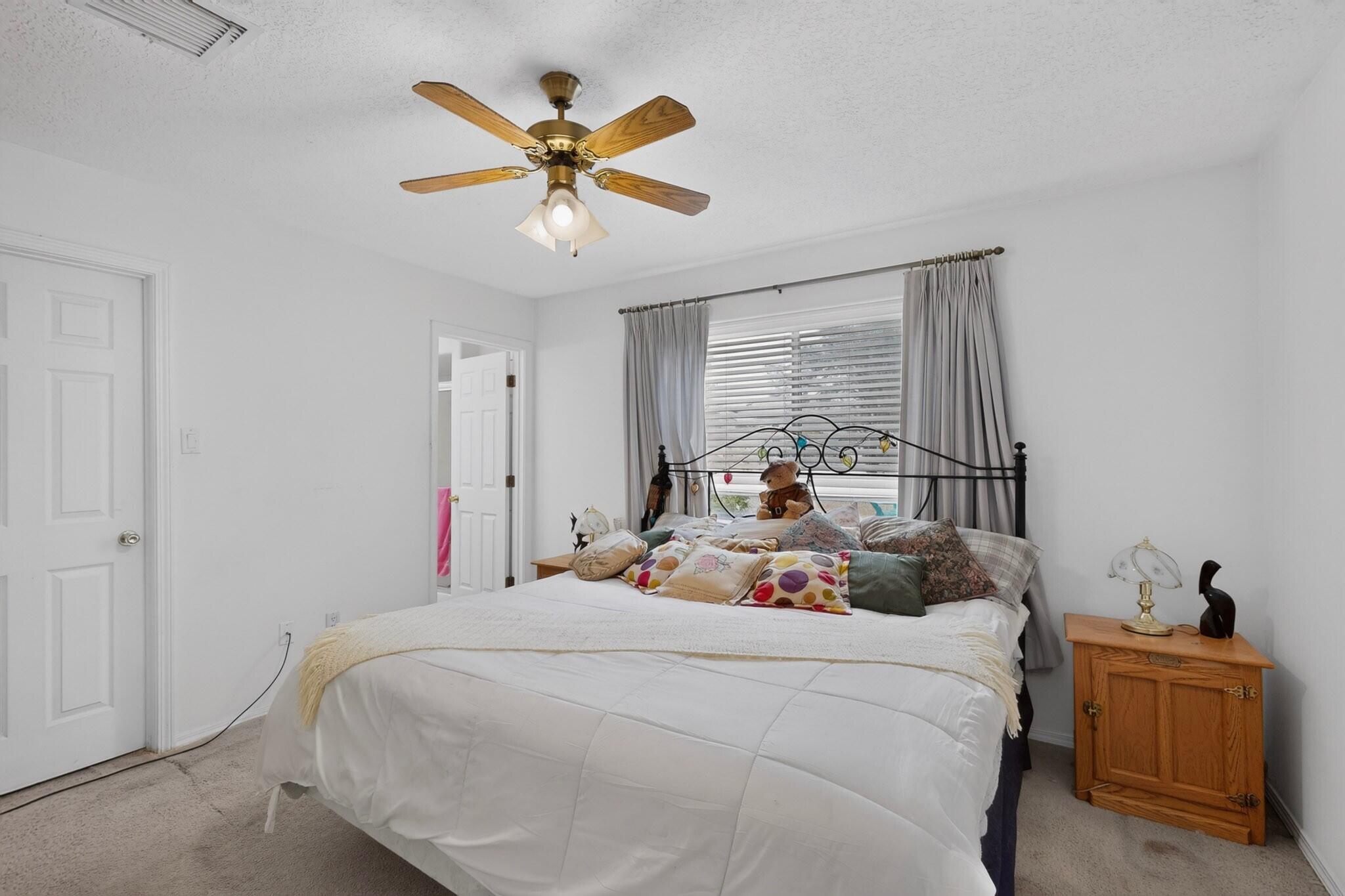 Photo 20 — 928 Lee Trevino Boulevard