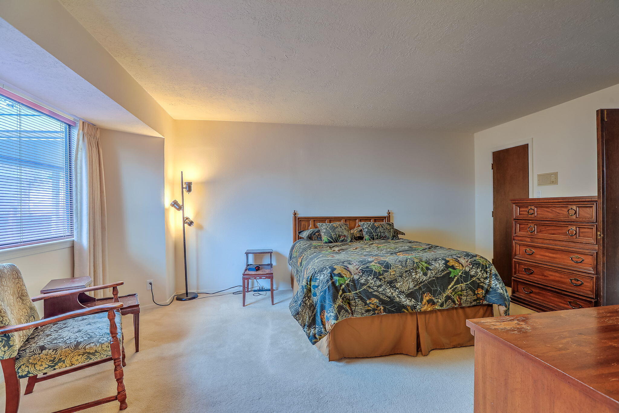 Photo 4 — 14307 Camino Del Rey NE