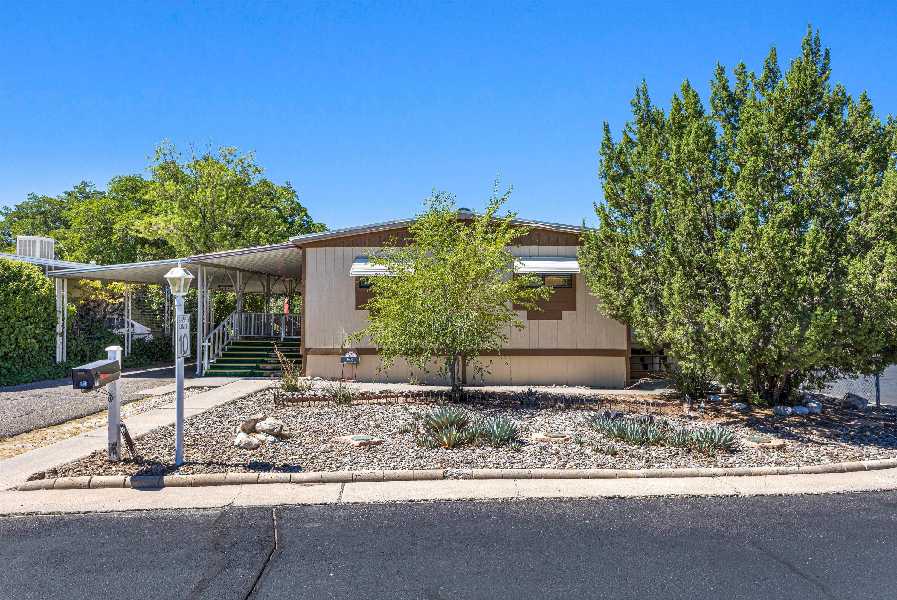 901 Beaver Trail SE, Albuquerque, NM 87123