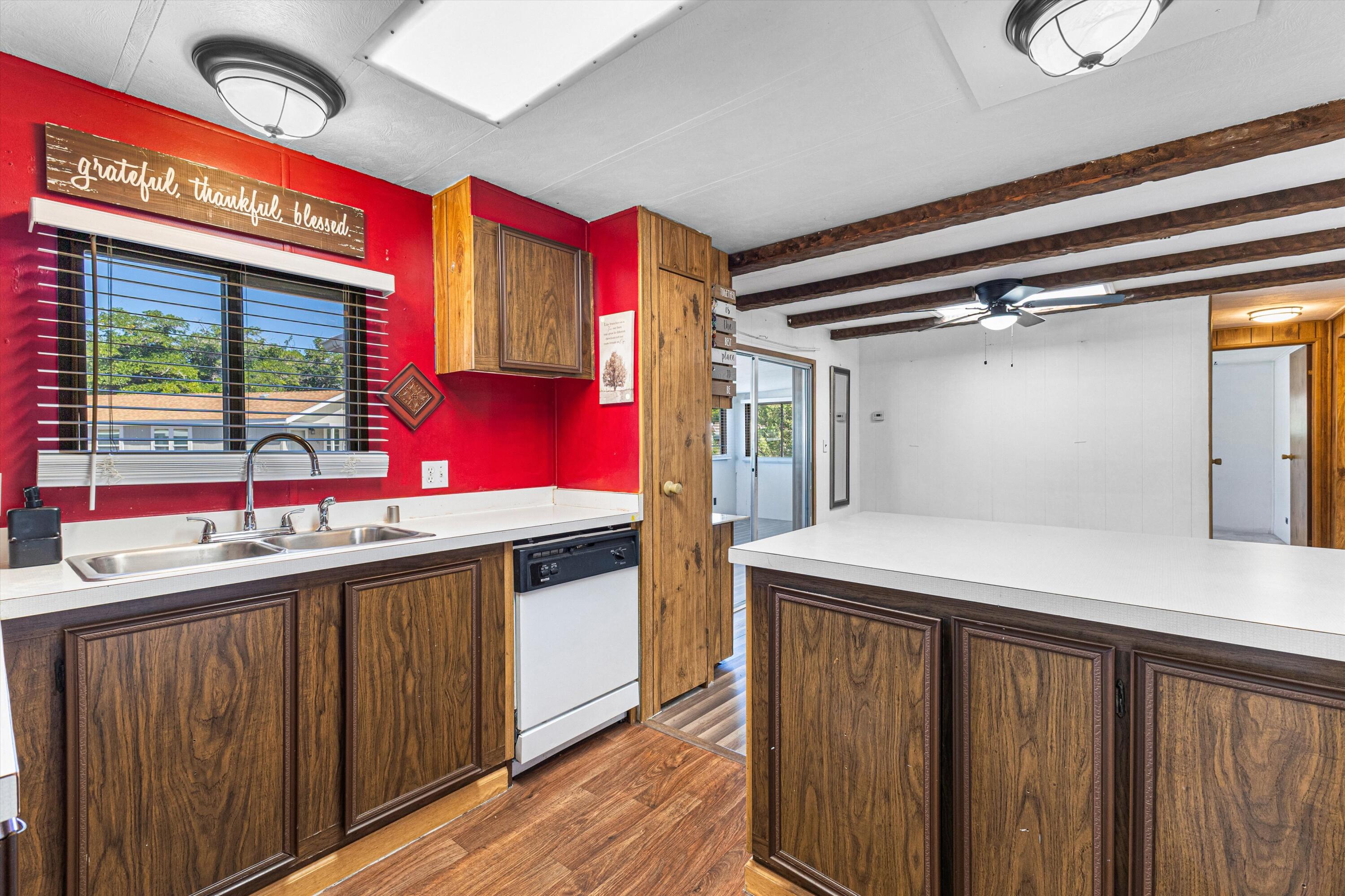 Photo 13 — 901 Beaver Trail SE