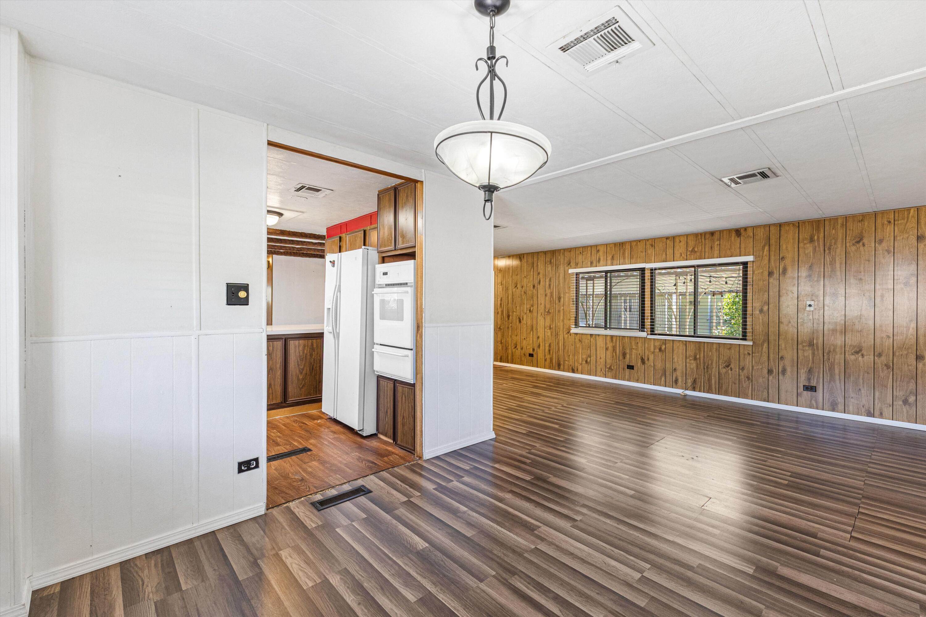 Photo 18 — 901 Beaver Trail SE