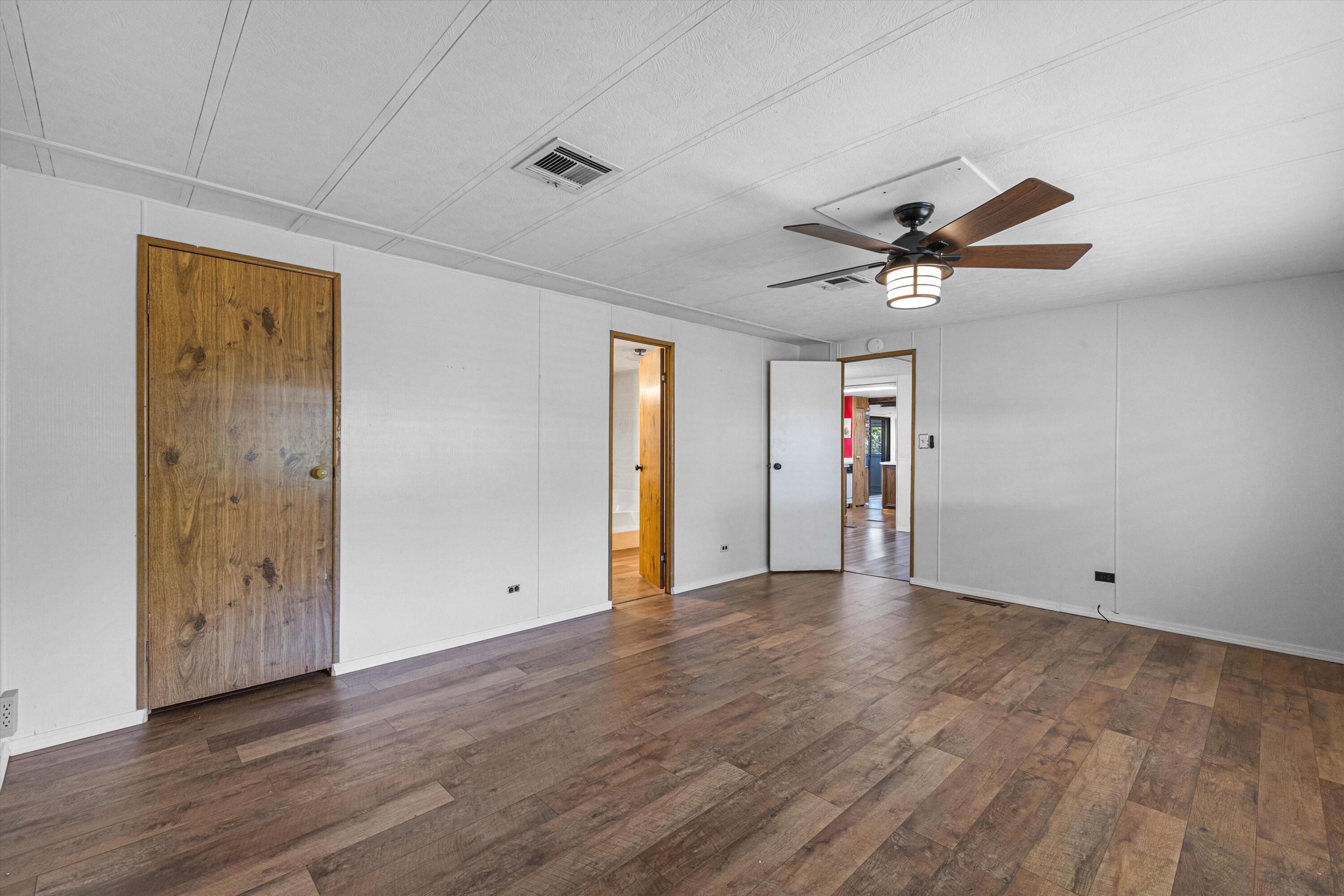 Photo 20 — 901 Beaver Trail SE