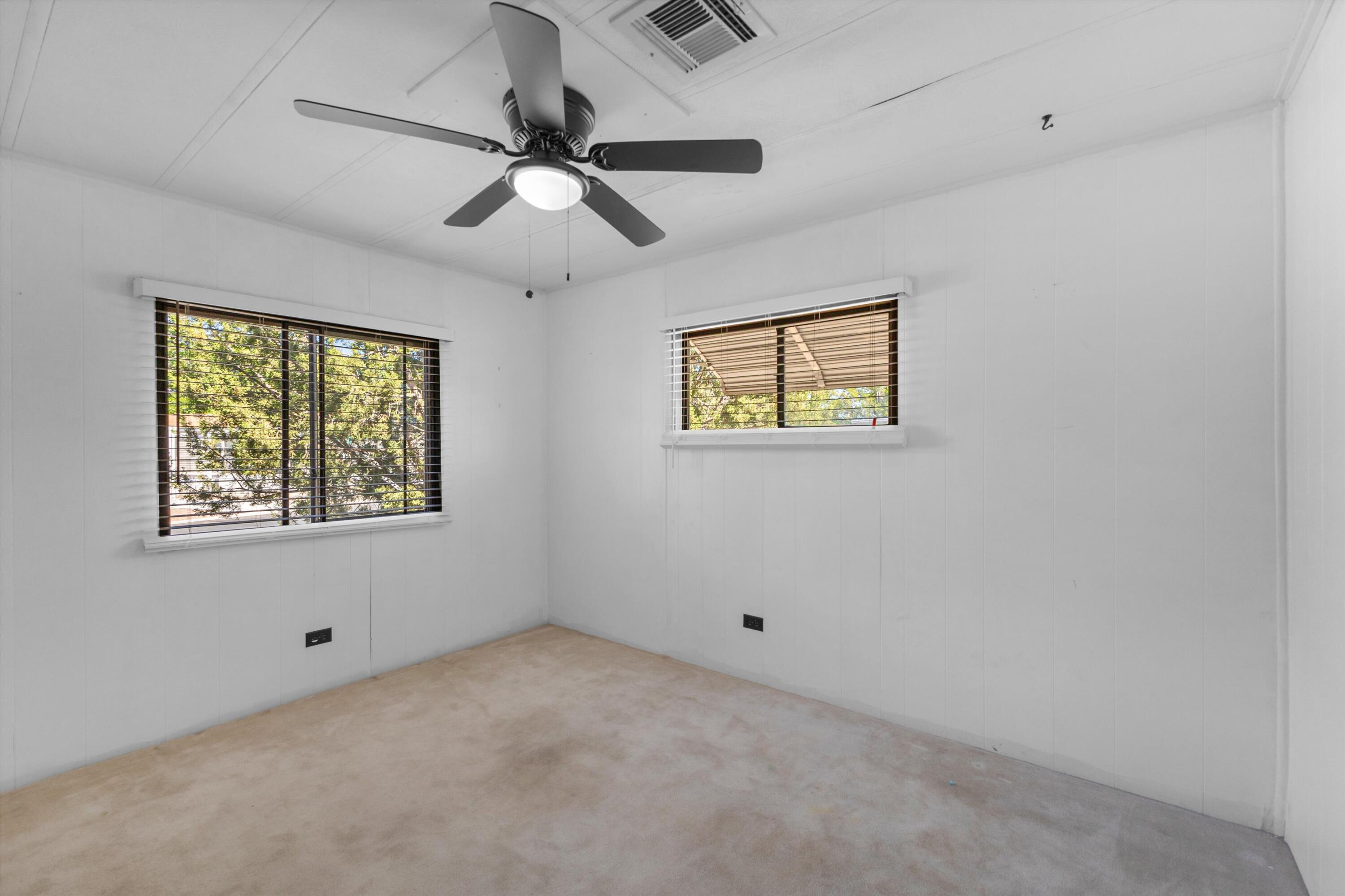 Photo 8 — 901 Beaver Trail SE