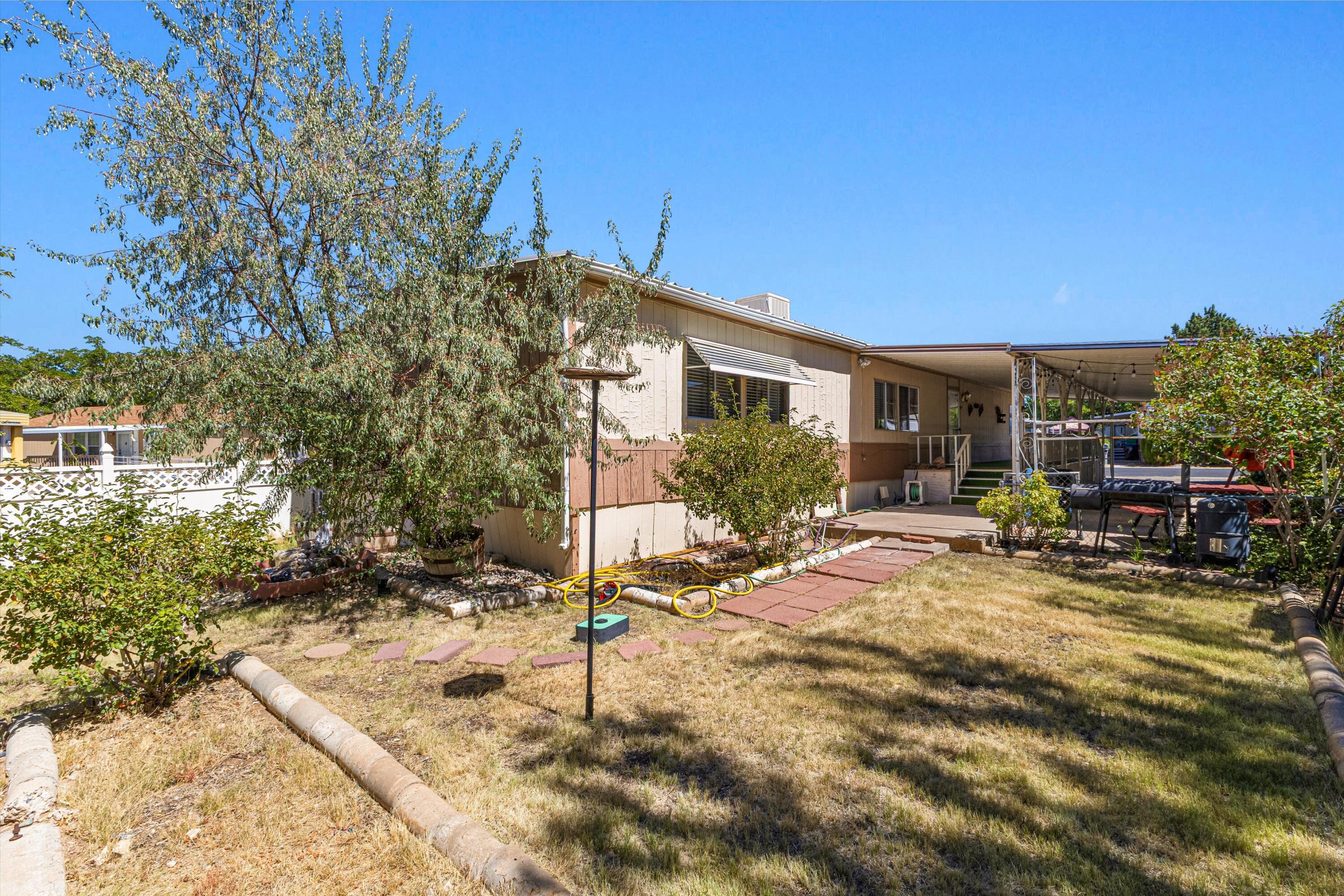Photo 3 — 901 Beaver Trail SE