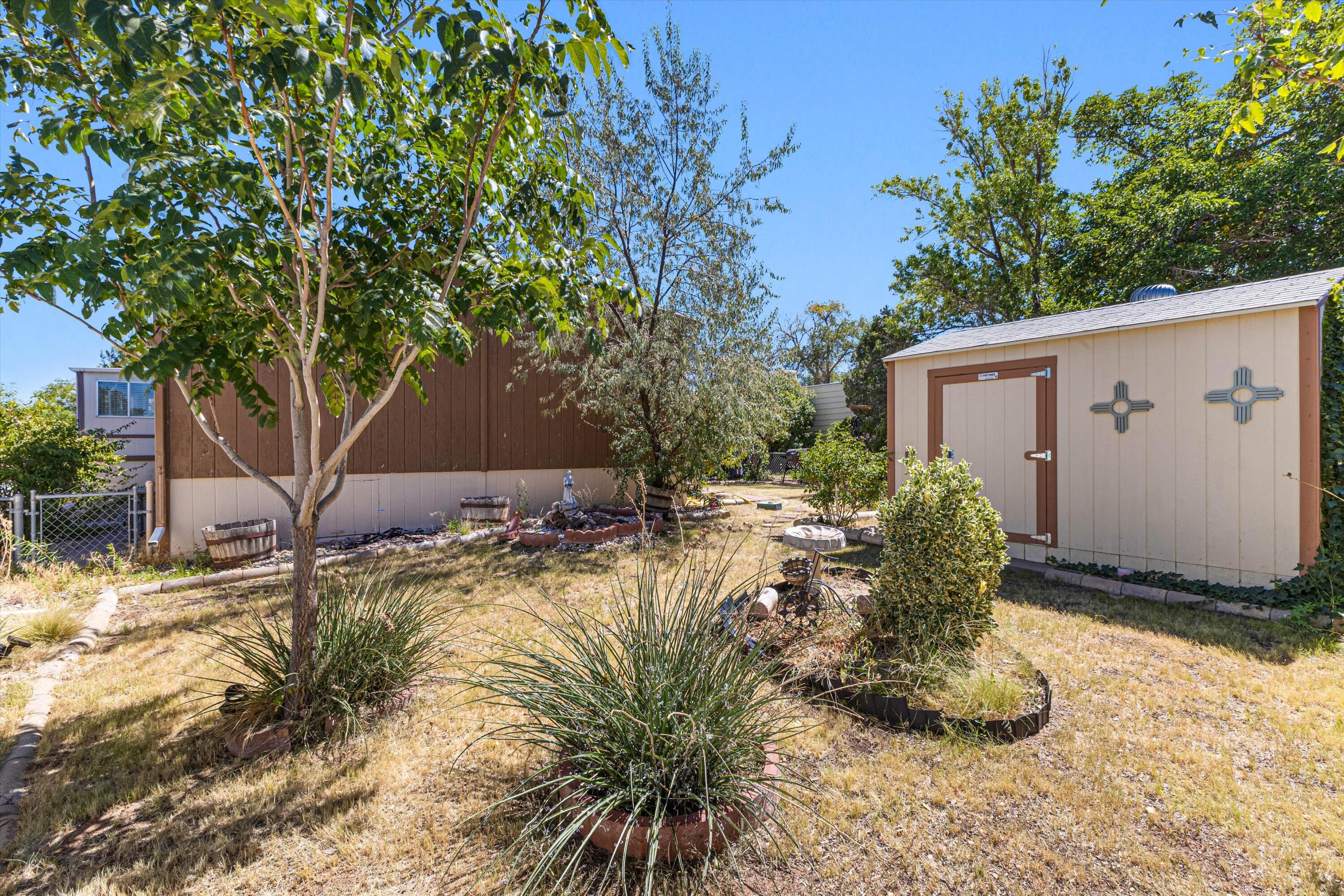 Photo 5 — 901 Beaver Trail SE