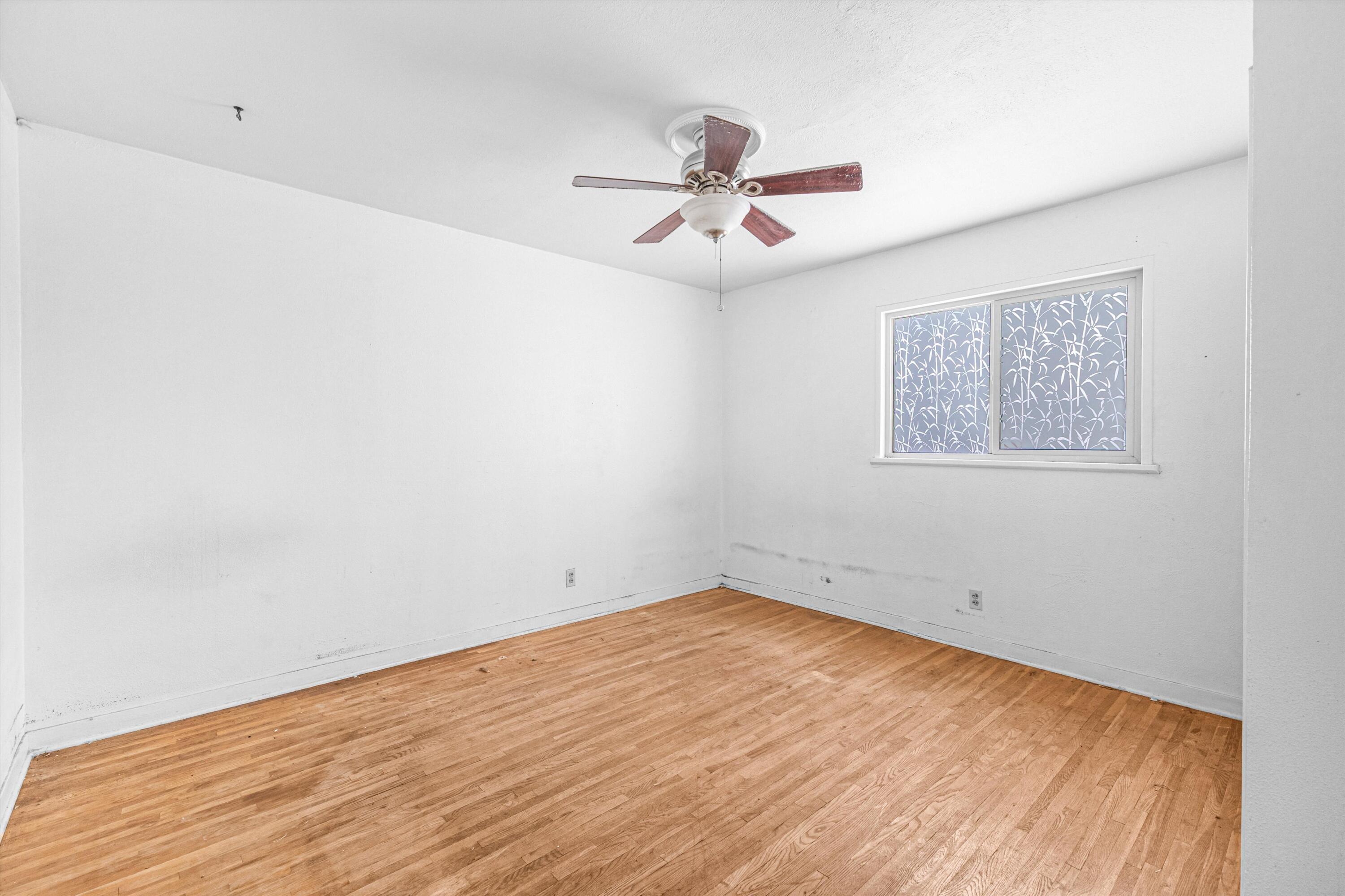 Photo 20 — 1029 California Street SE