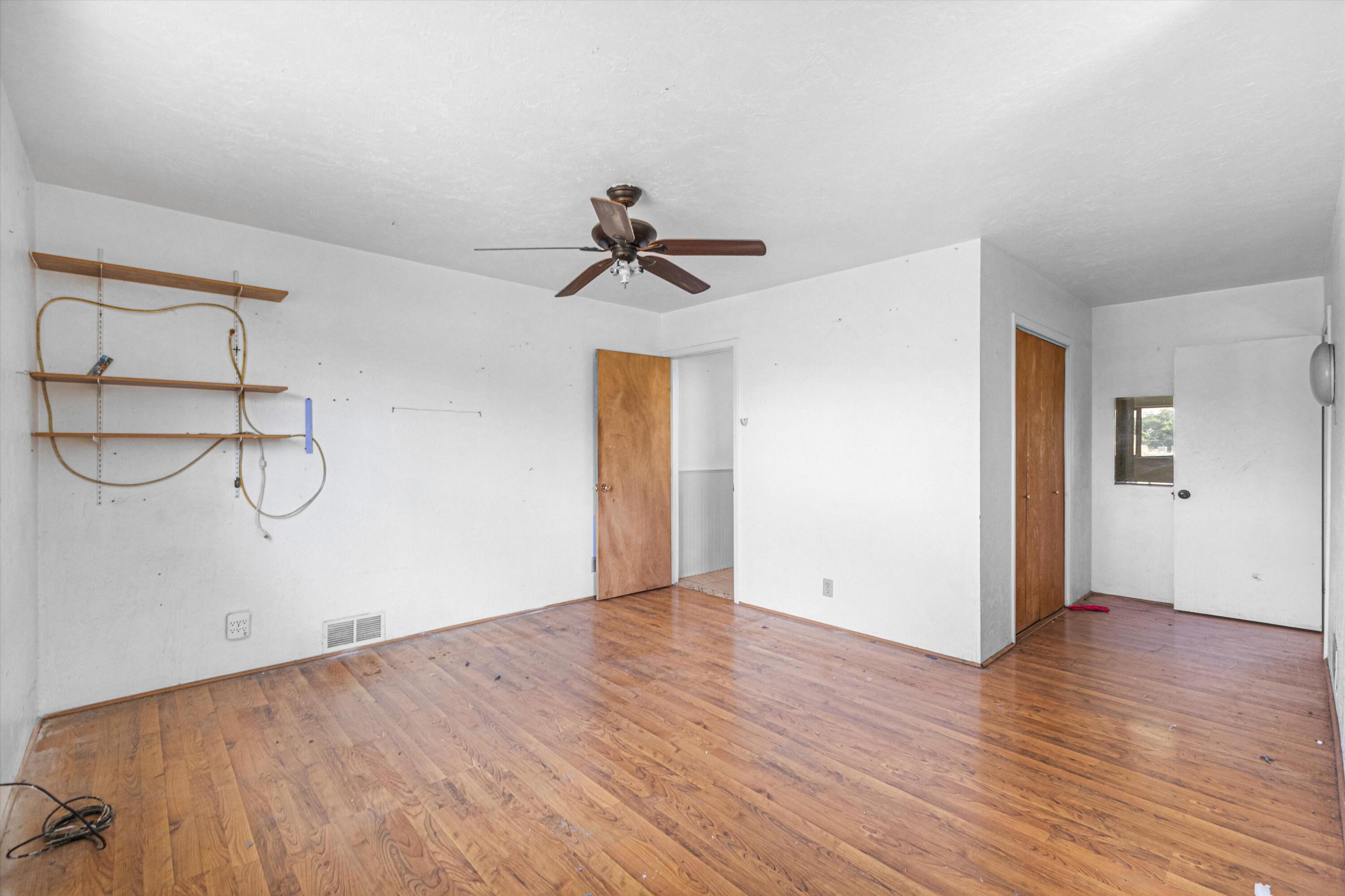 Photo 17 — 1029 California Street SE