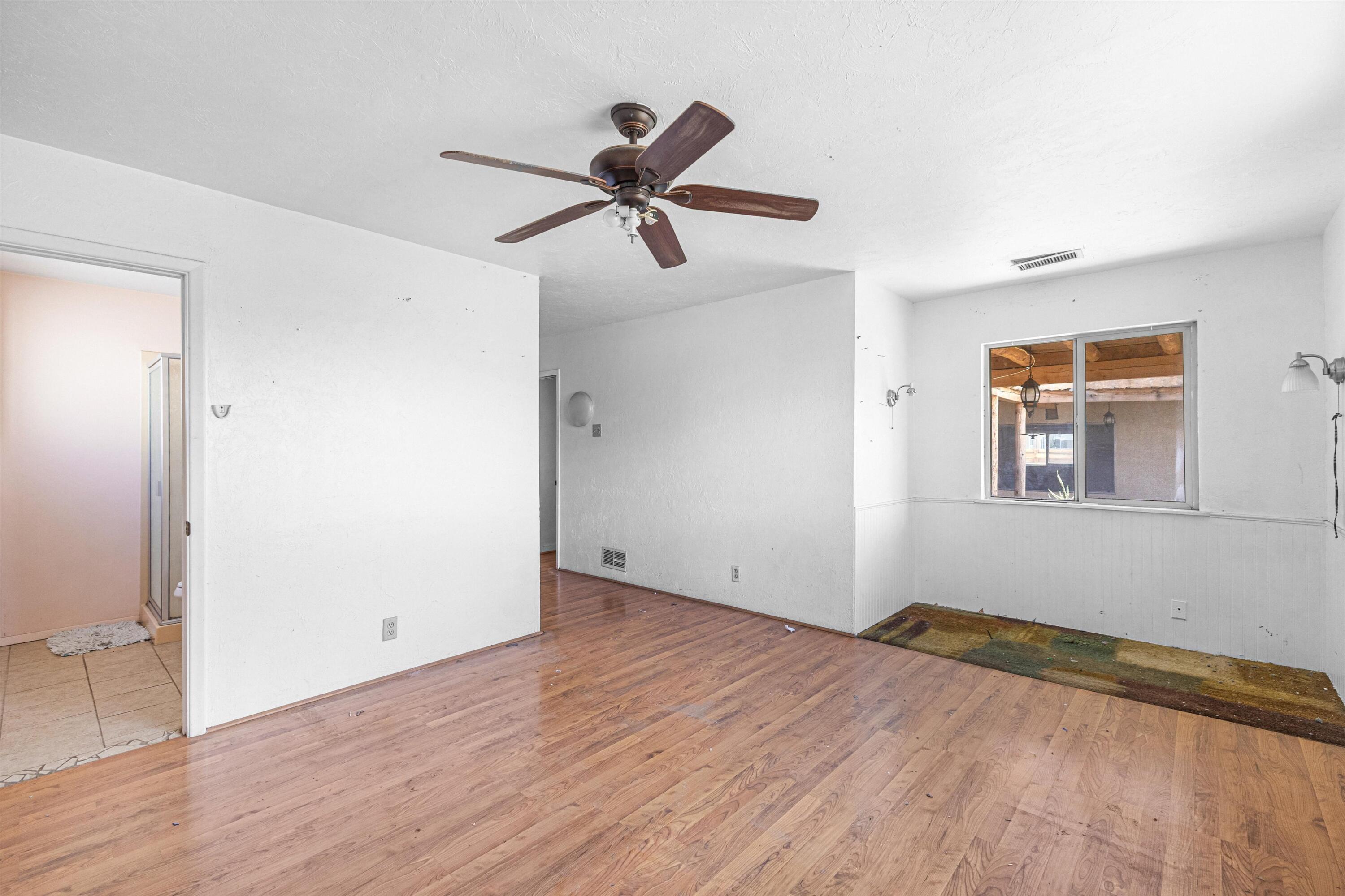 Photo 16 — 1029 California Street SE
