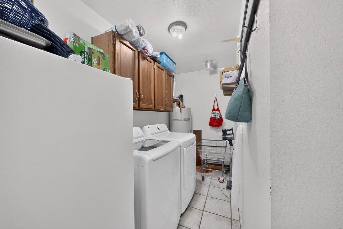 Photo 12 — 614 Lakeview Circle SE