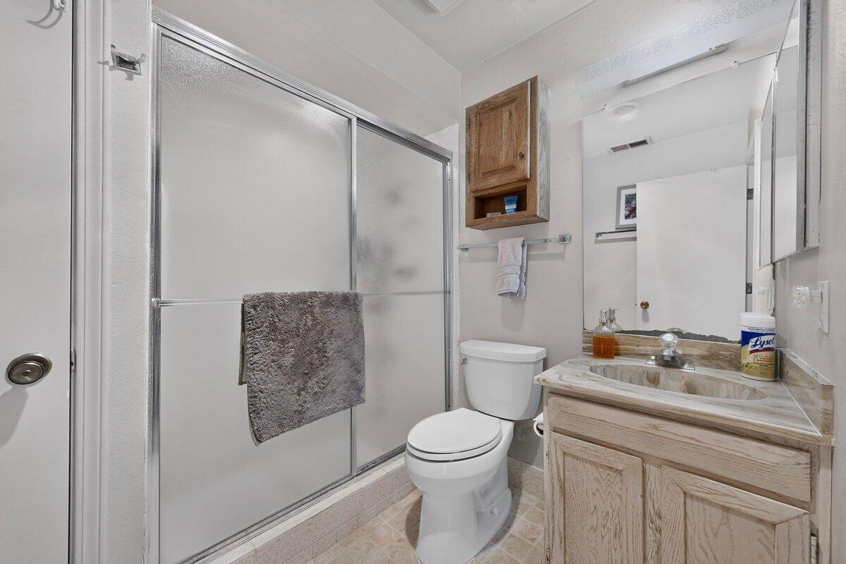 Photo 10 — 614 Lakeview Circle SE