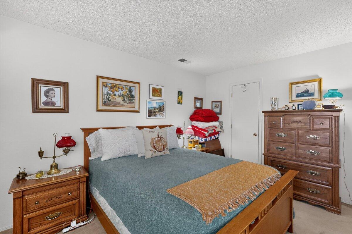 Photo 9 — 614 Lakeview Circle SE