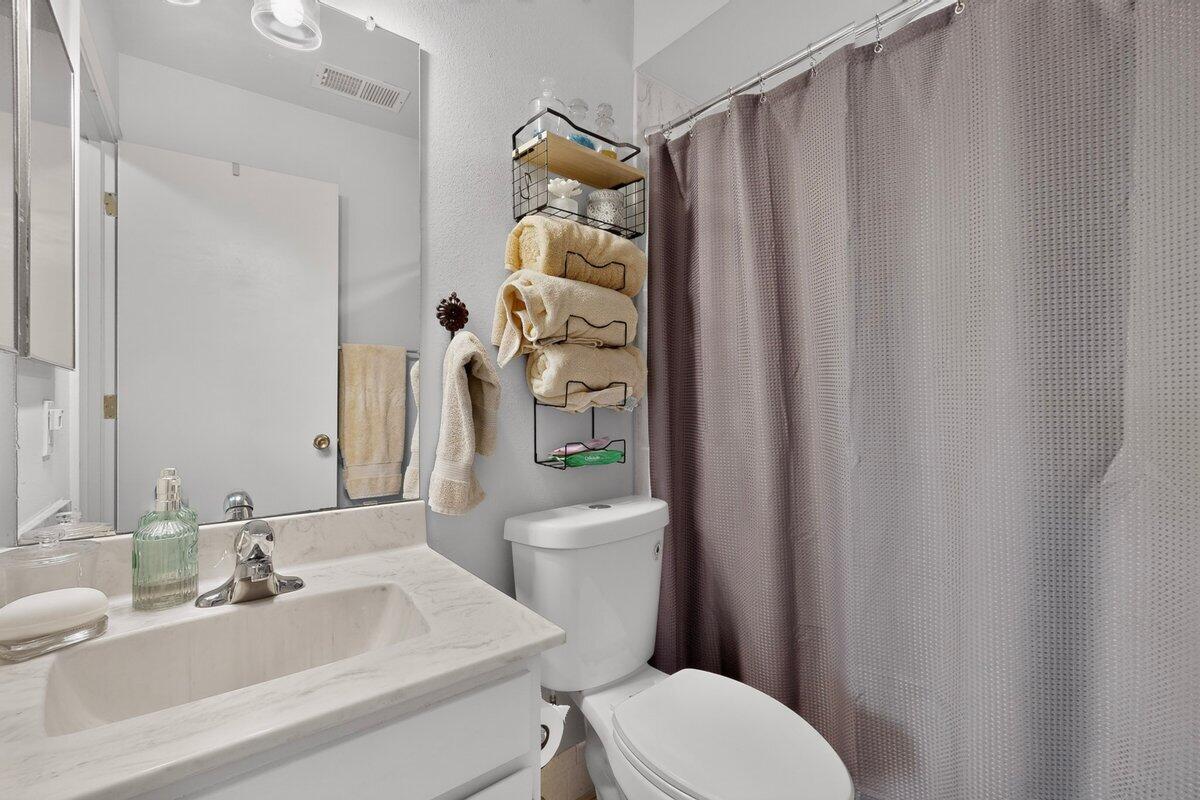 Photo 8 — 614 Lakeview Circle SE