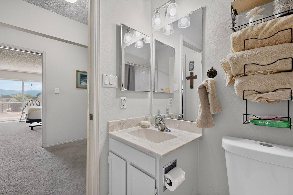 Photo 7 — 614 Lakeview Circle SE