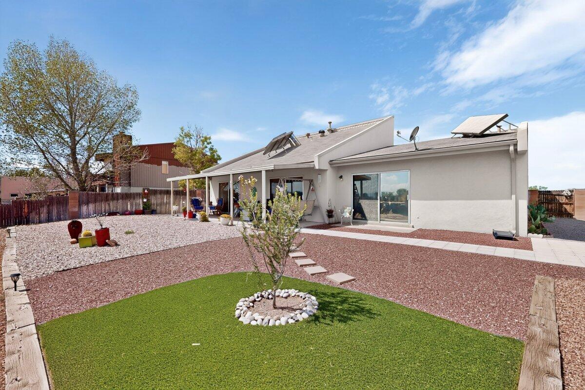 Photo 3 — 614 Lakeview Circle SE