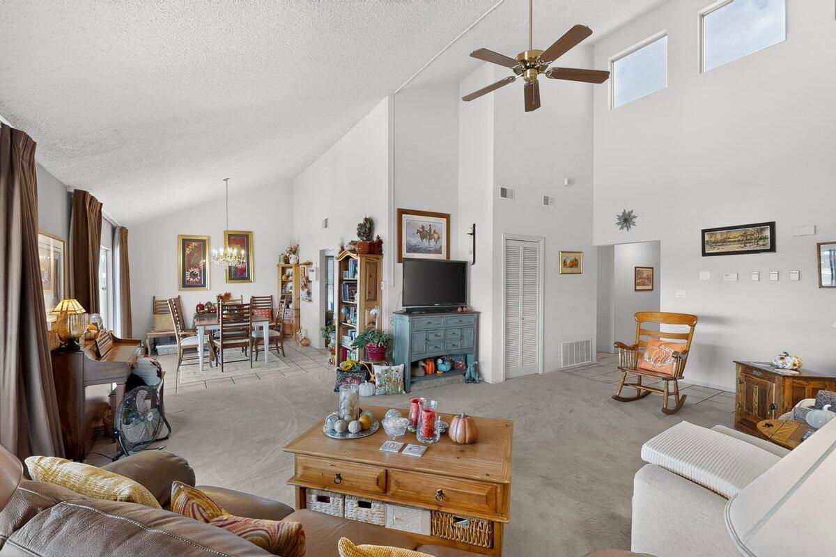 Photo 18 — 614 Lakeview Circle SE
