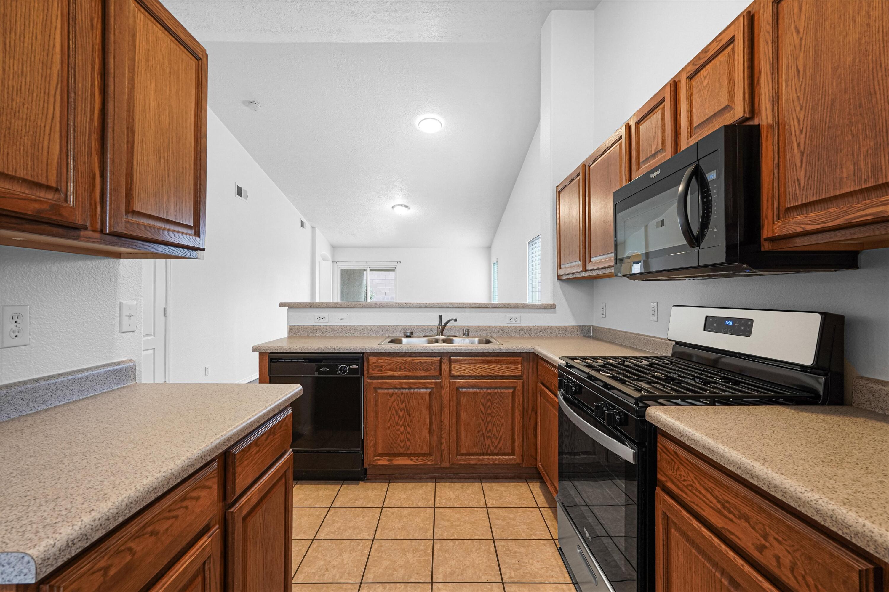 Photo 15 — 11016 Segunda Street NW
