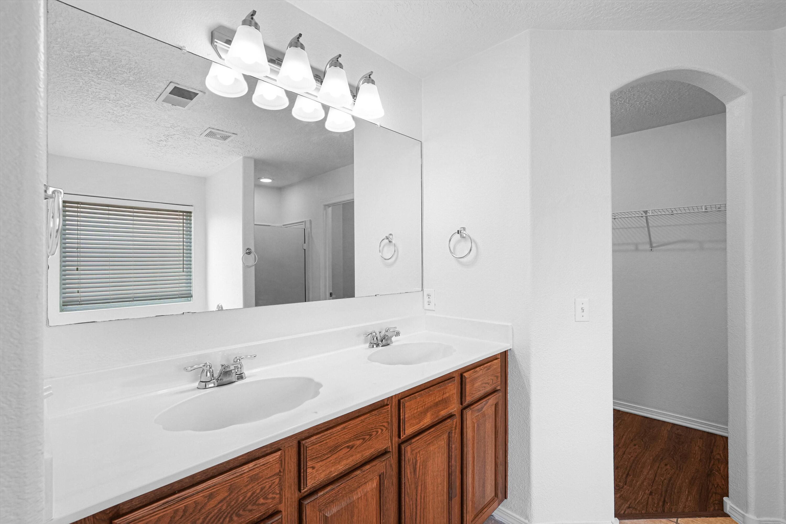 Photo 19 — 11016 Segunda Street NW
