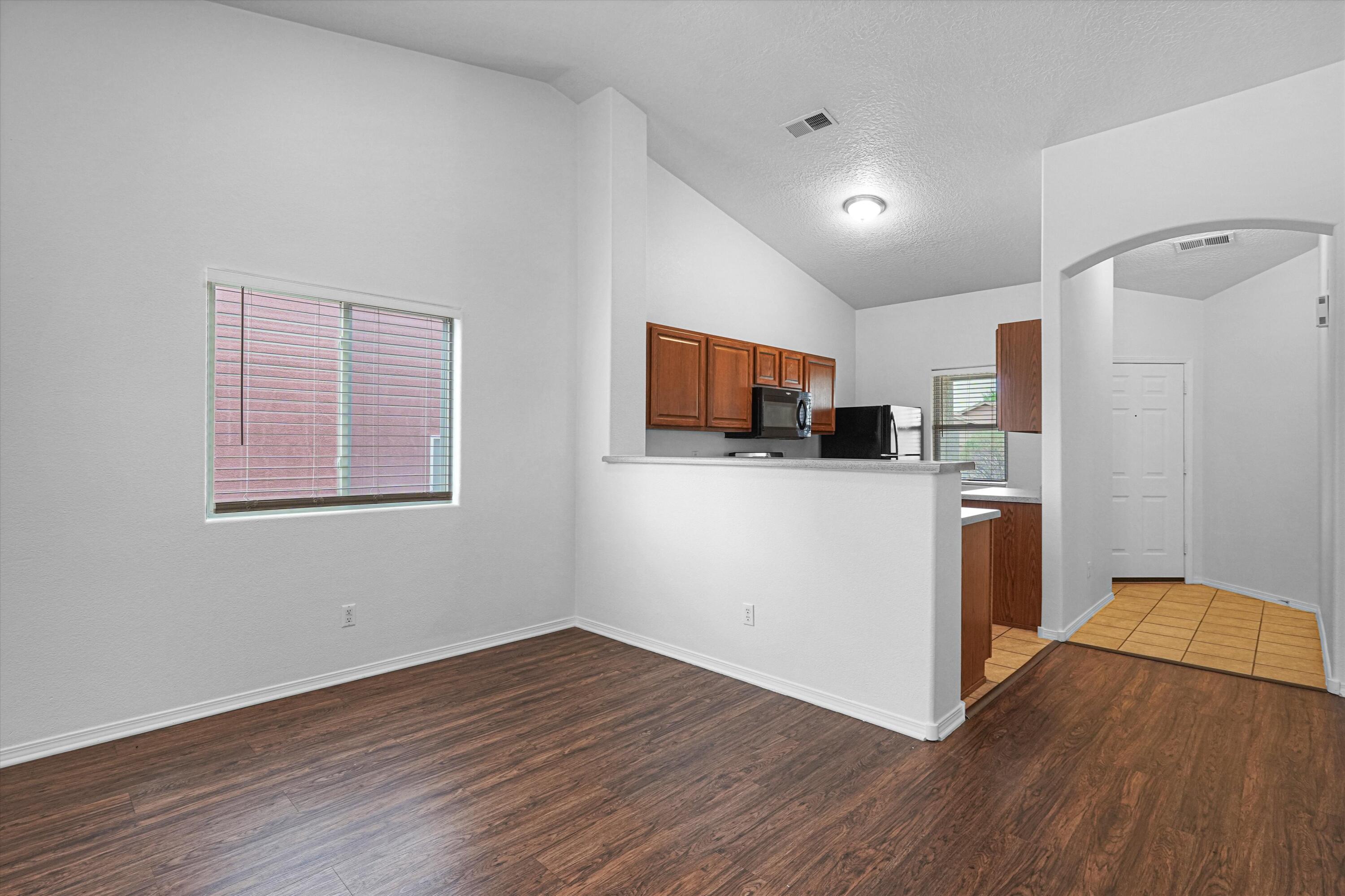 Photo 12 — 11016 Segunda Street NW