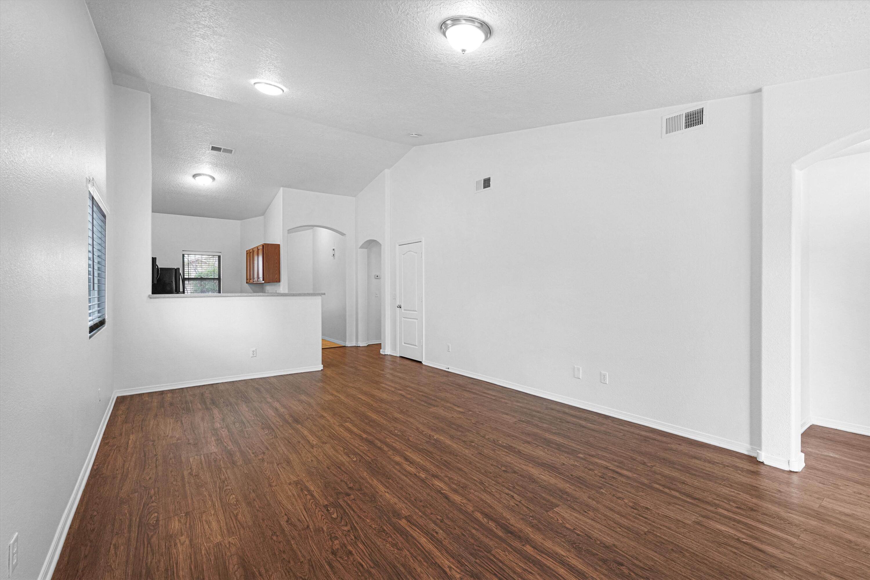 Photo 13 — 11016 Segunda Street NW