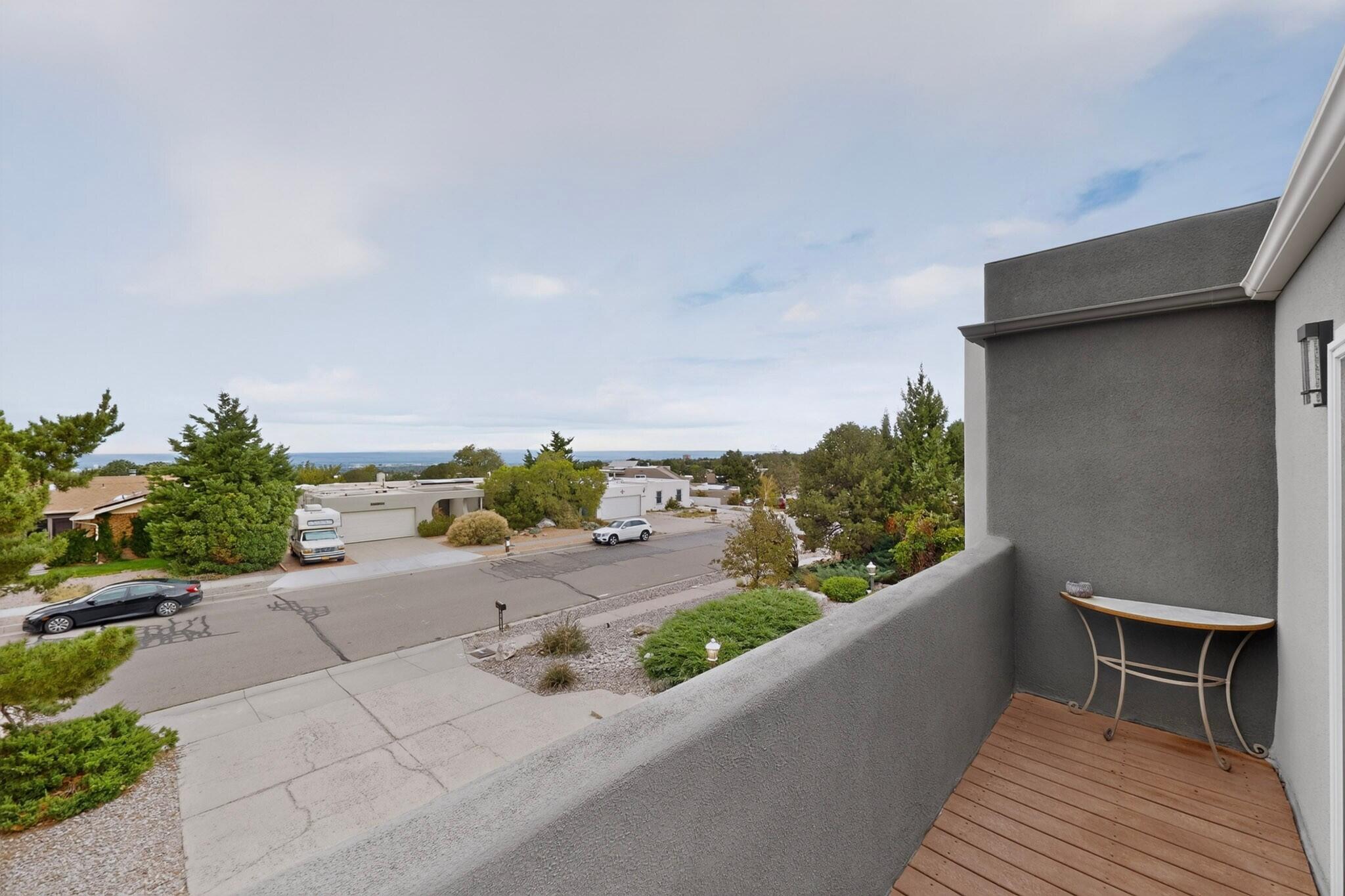 Photo 2 — 1124 Turner Drive NE
