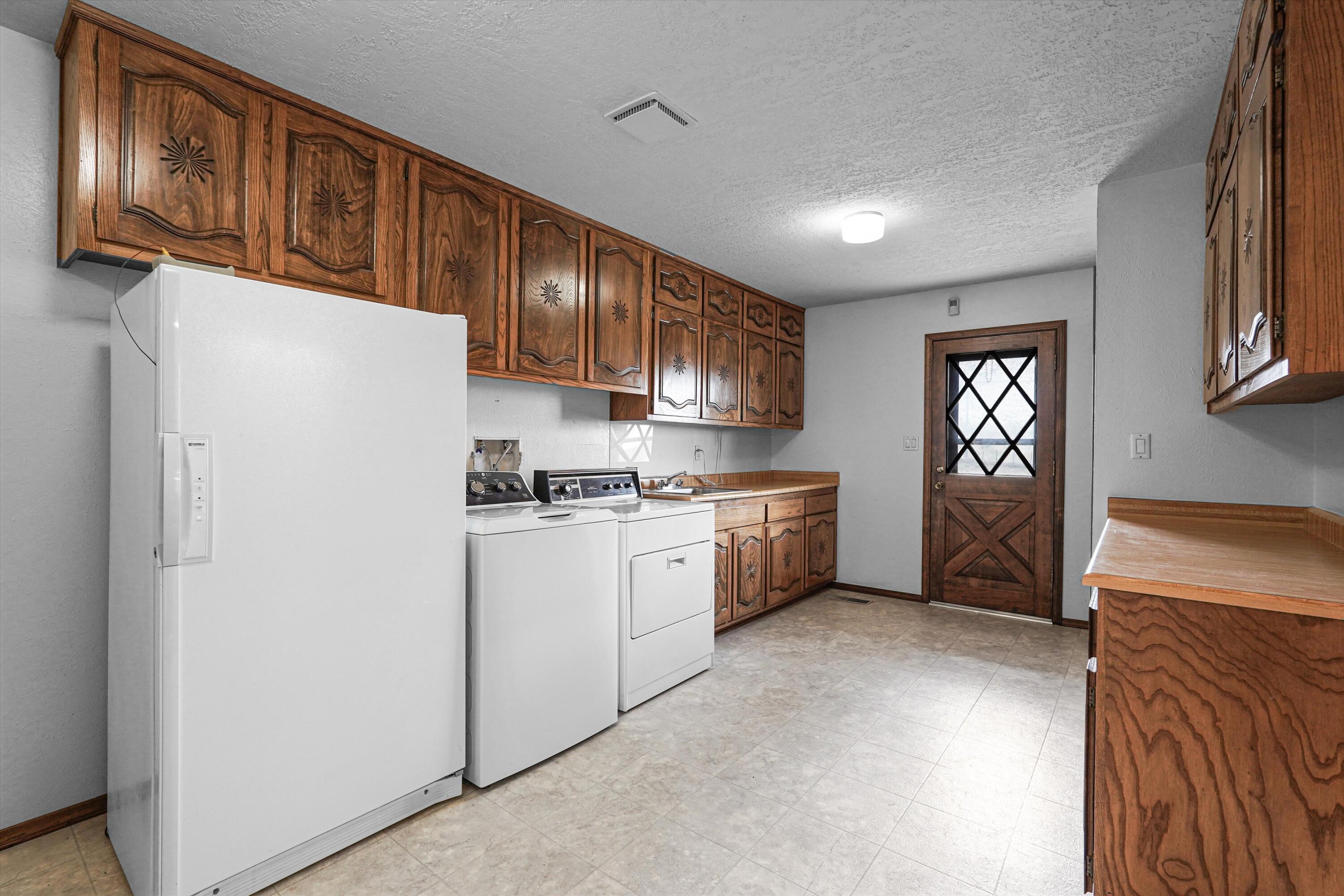 Photo 15 — 1717 Catron Court SE