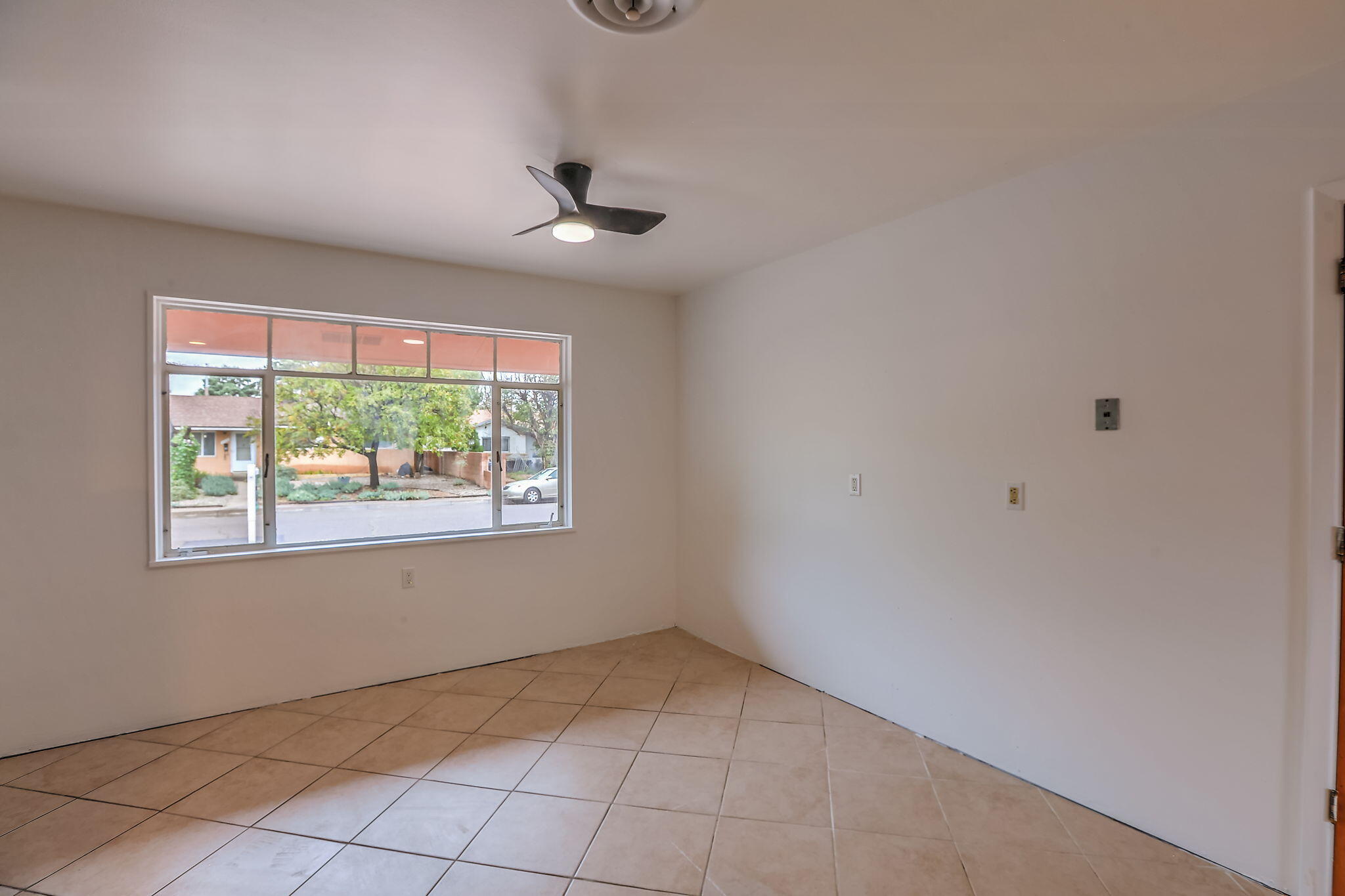 Photo 19 — 422 Glorieta Street NE