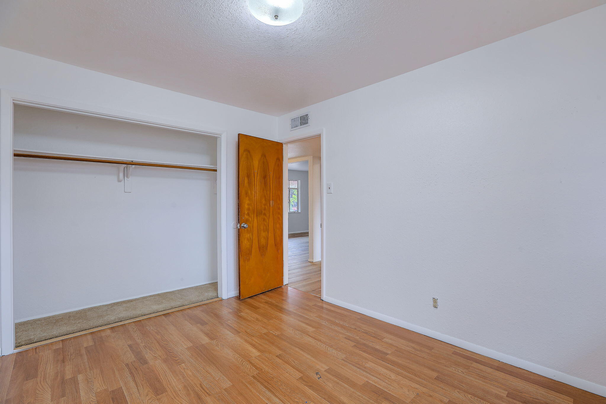 Photo 6 — 422 Glorieta Street NE