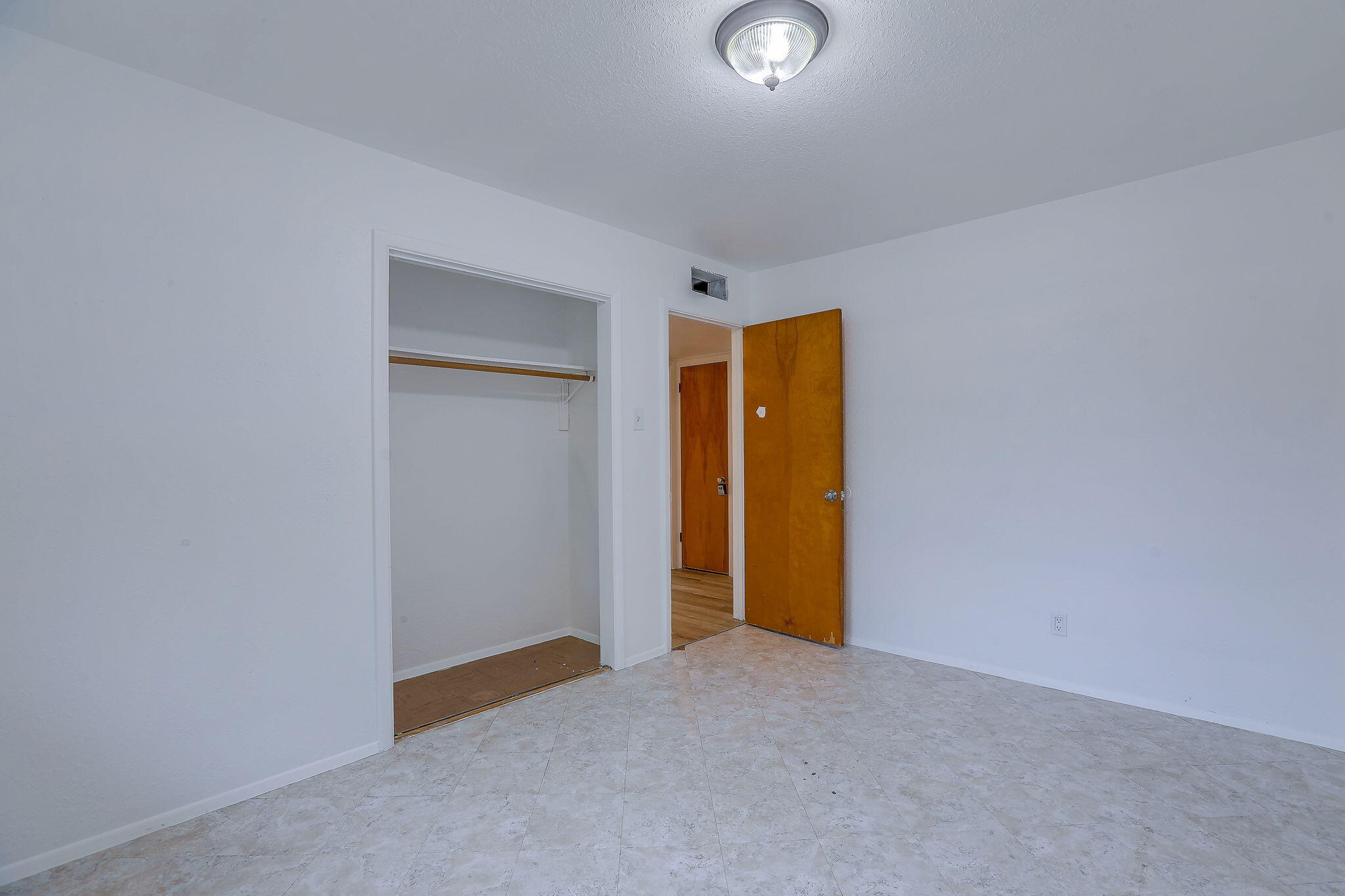 Photo 8 — 422 Glorieta Street NE
