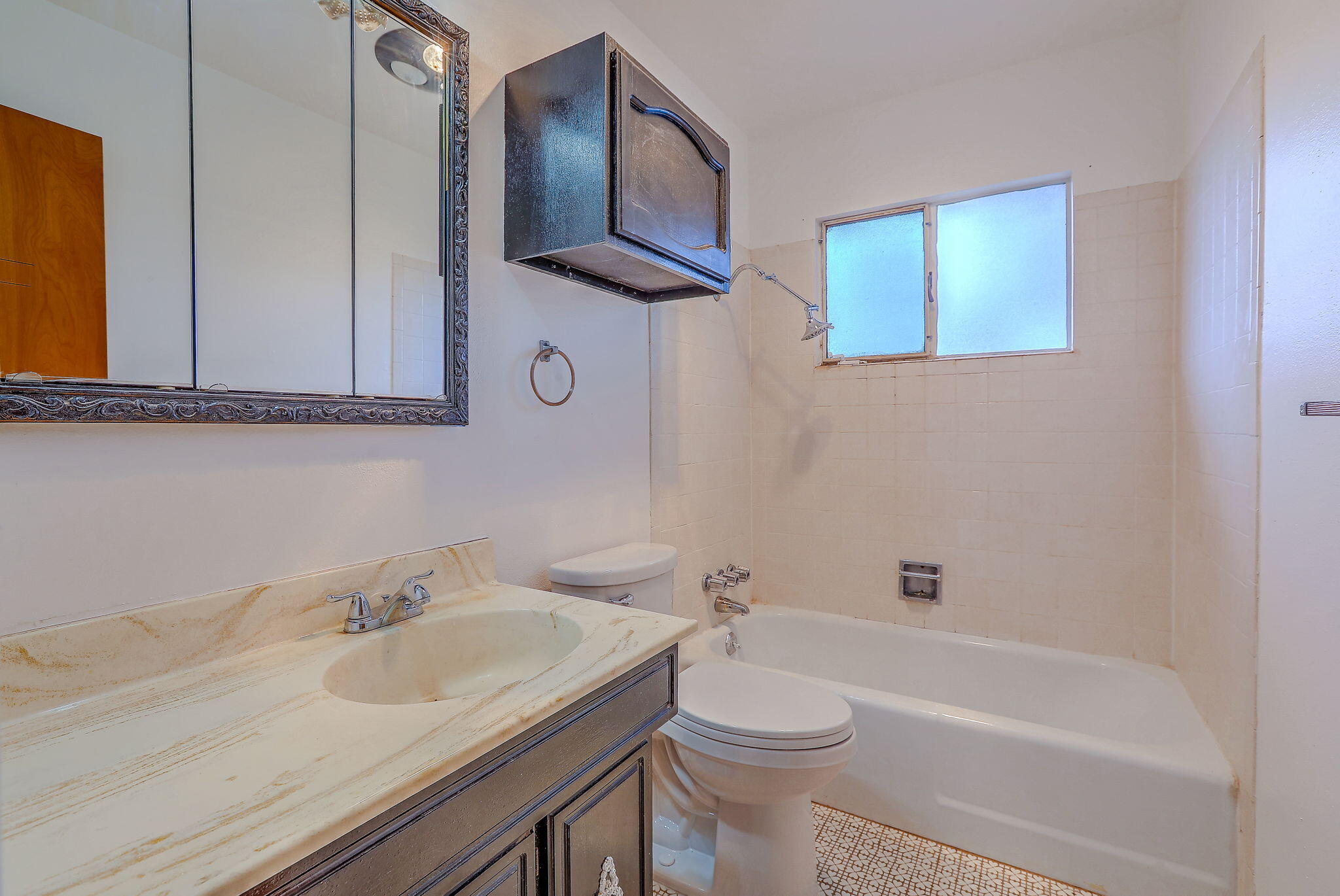 Photo 9 — 422 Glorieta Street NE