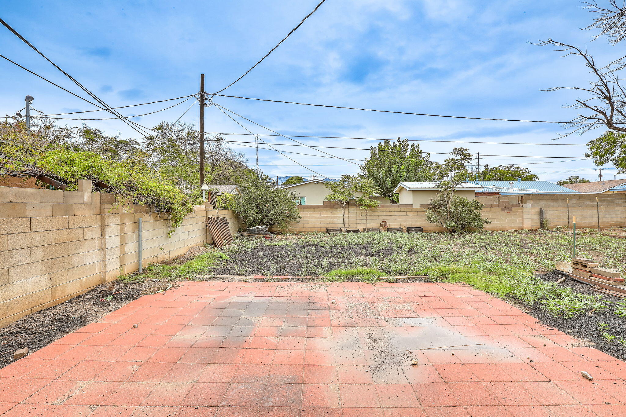 Photo 14 — 422 Glorieta Street NE