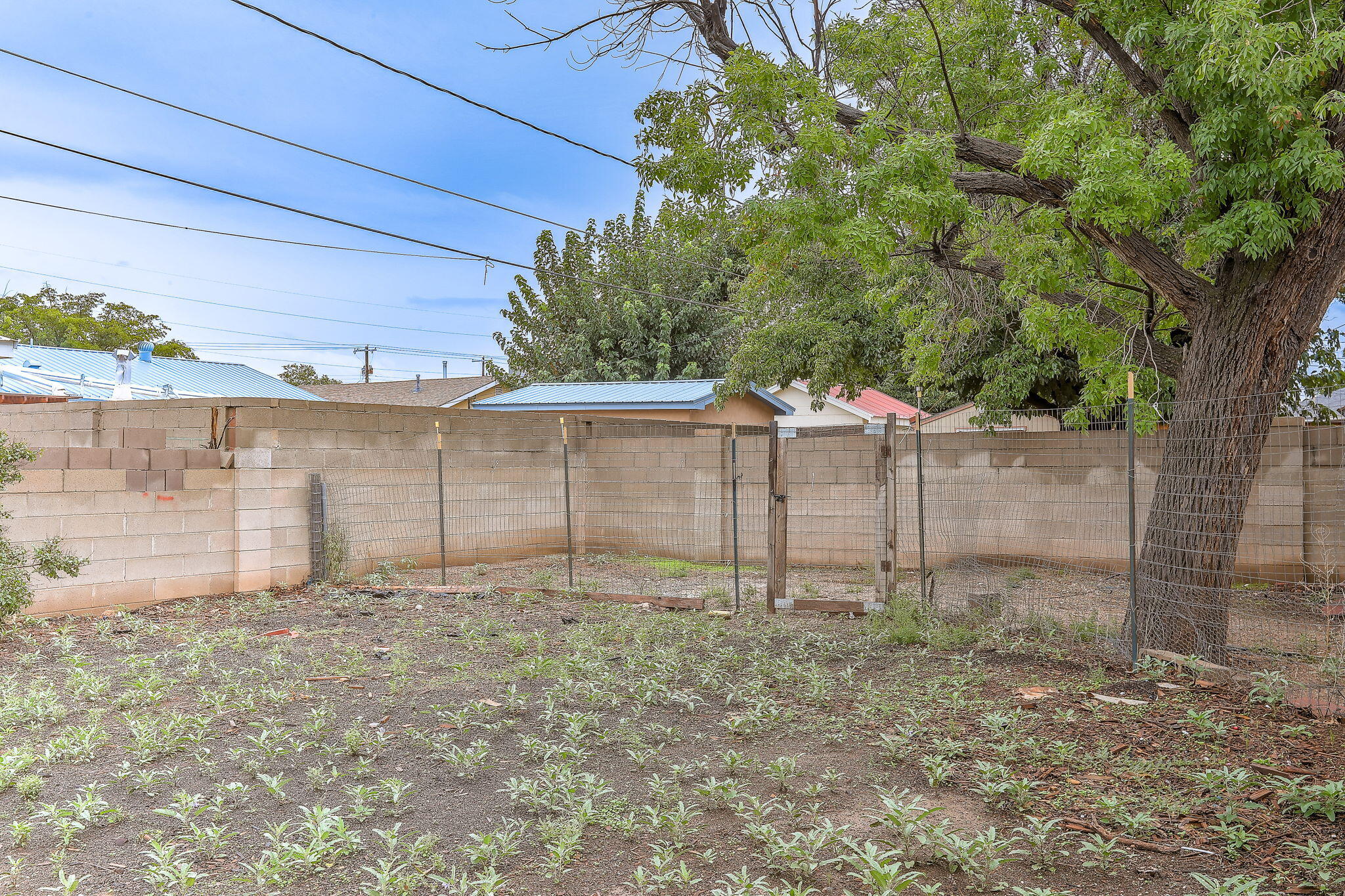Photo 2 — 422 Glorieta Street NE