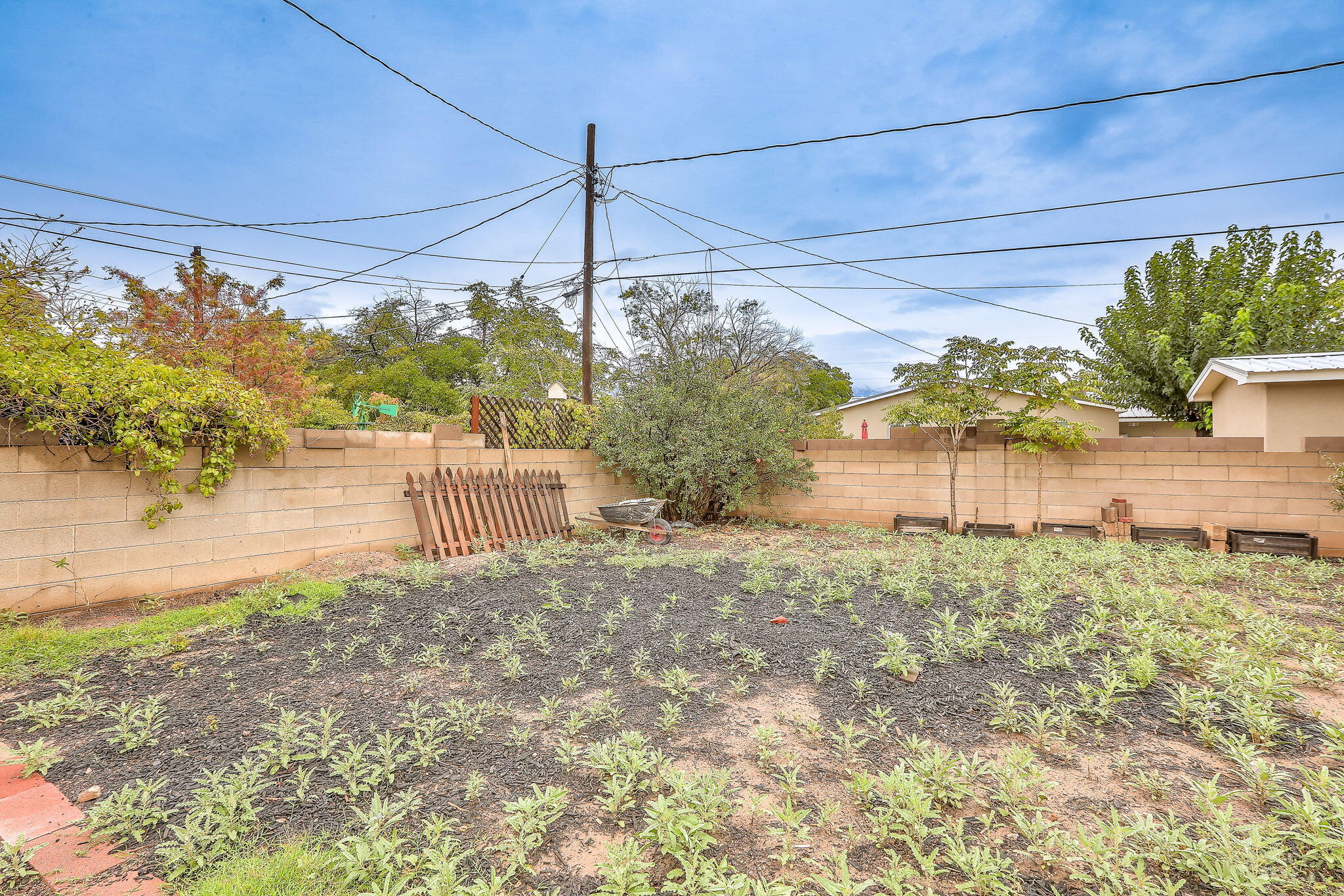 Photo 3 — 422 Glorieta Street NE