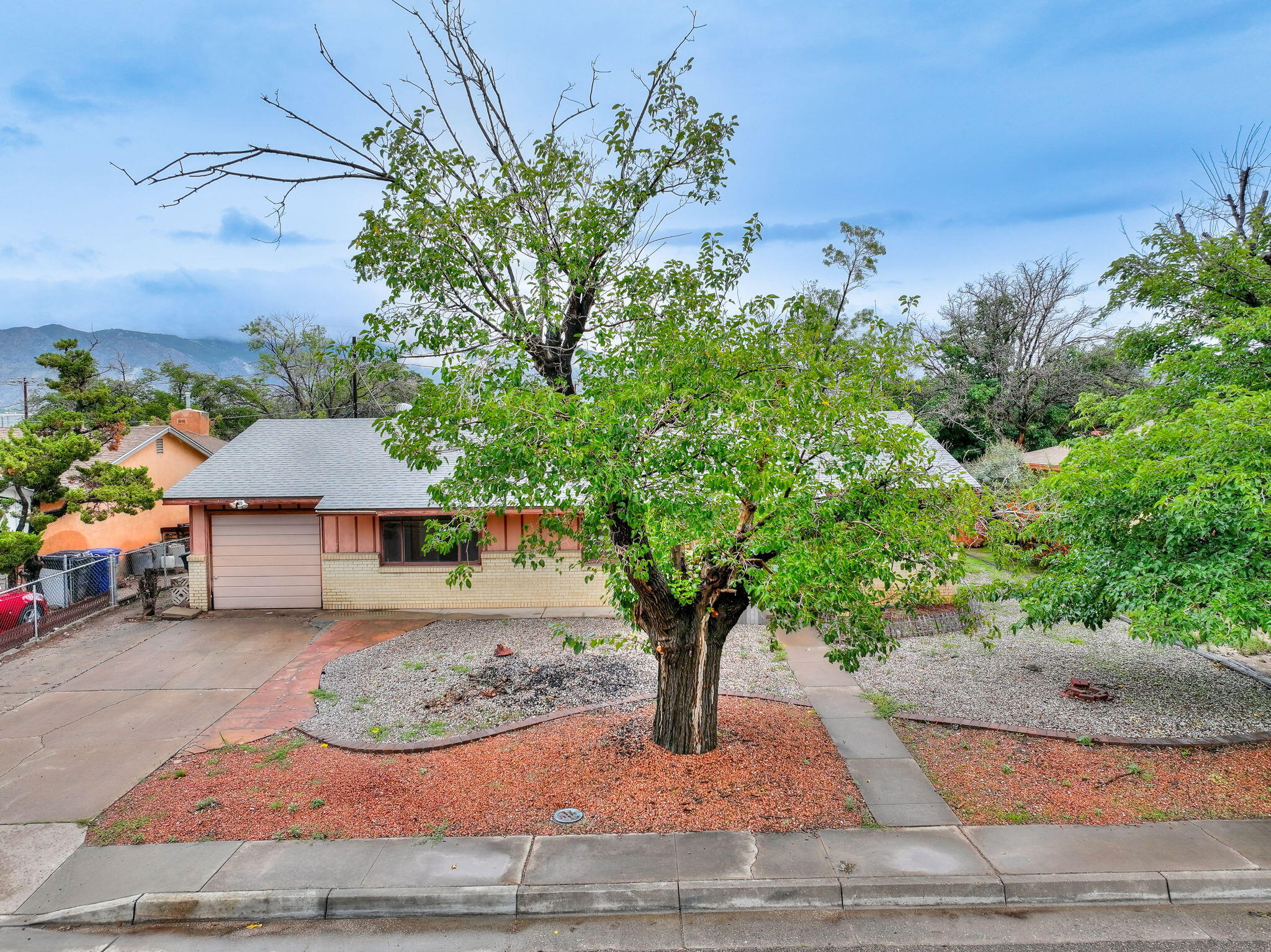 Photo 4 — 422 Glorieta Street NE
