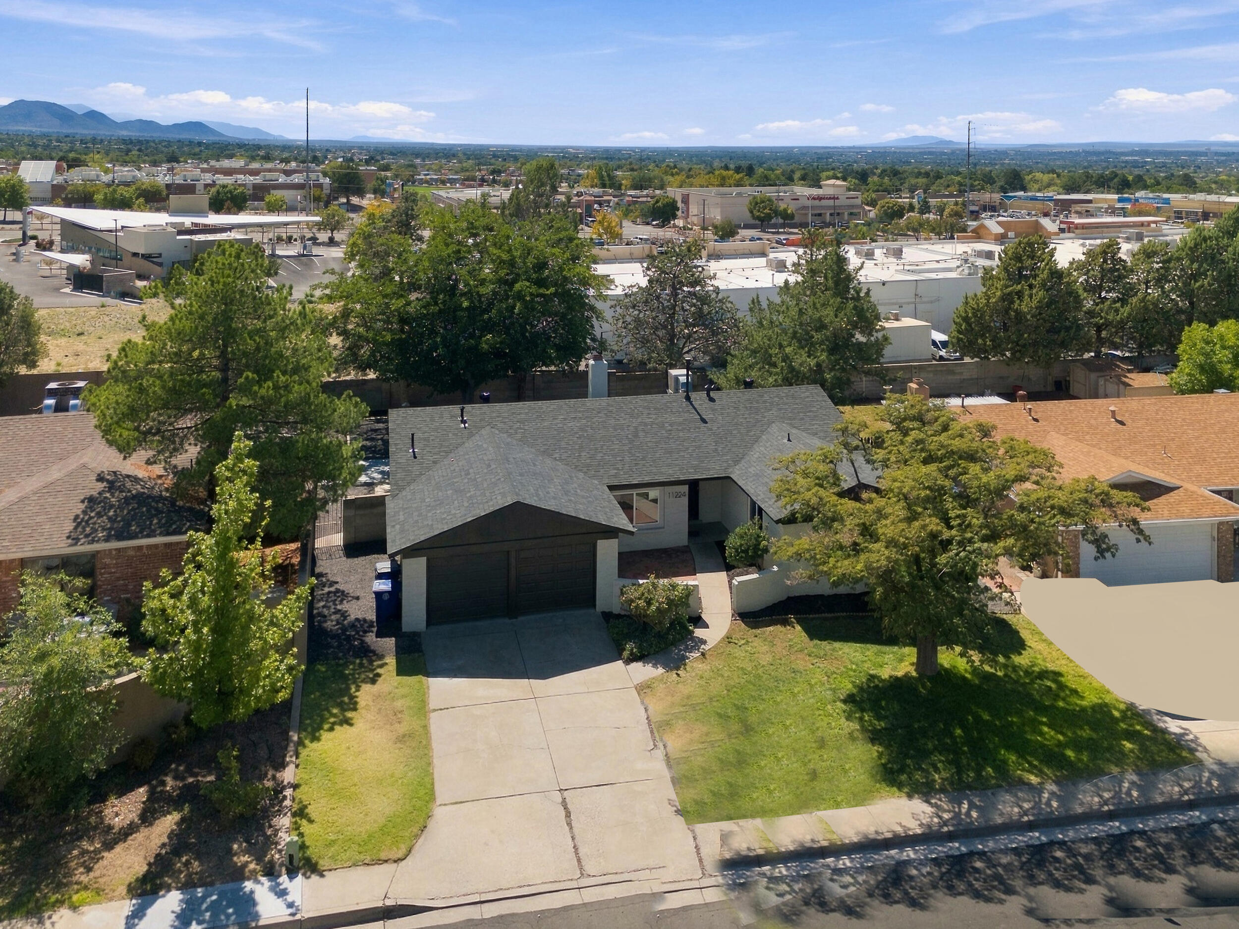 Photo 4 — 11224 Nassau Drive NE