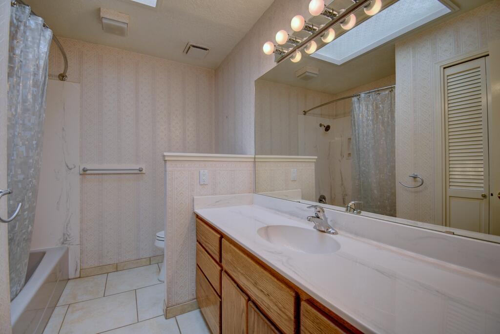 Photo 13 — 9301 Camino Del Sol NE