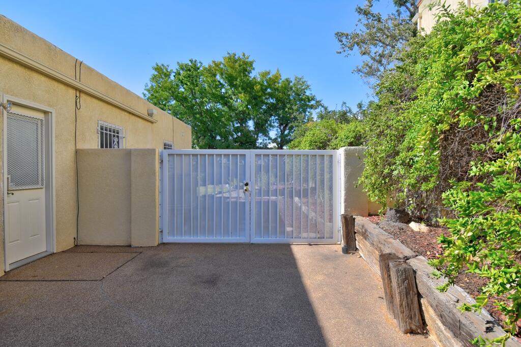 Photo 9 — 9301 Camino Del Sol NE